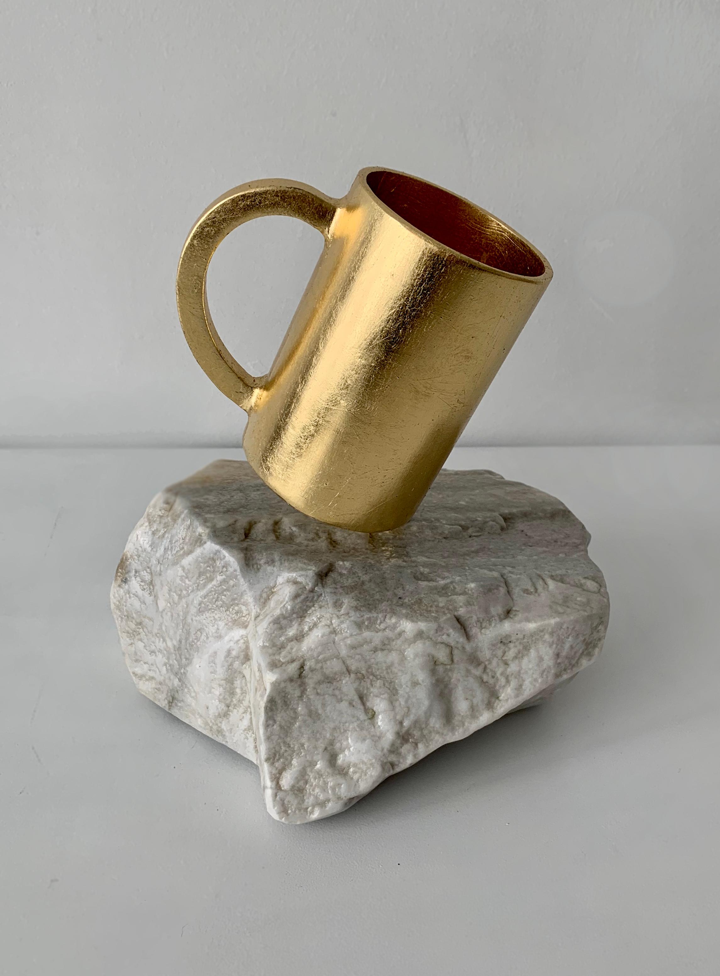 Sculpture originale TEA CUP en acier blanc et or et marbre
