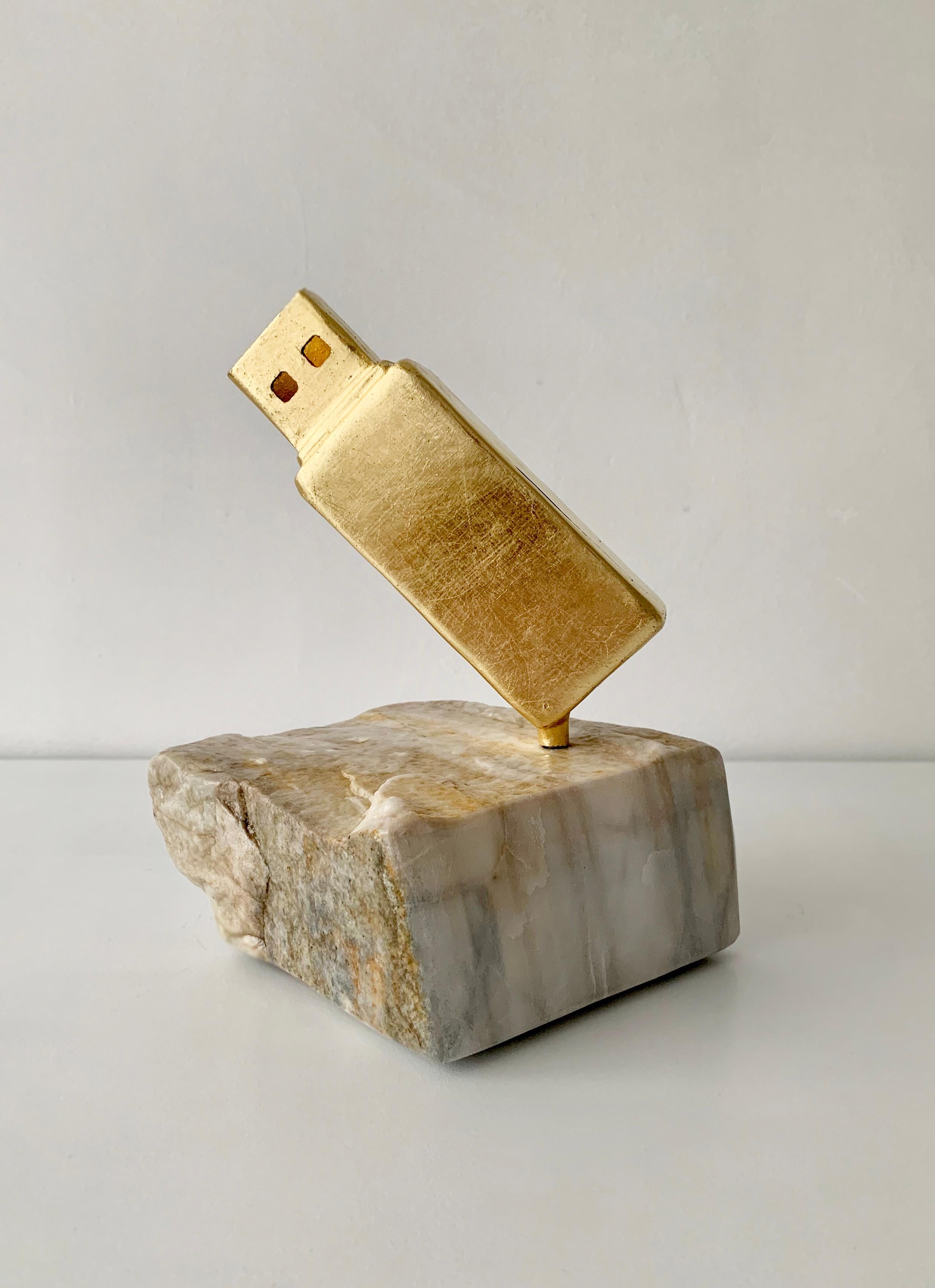 Original Sculpture USB Flash Gold and White Steel and Marble Office For Sale 2