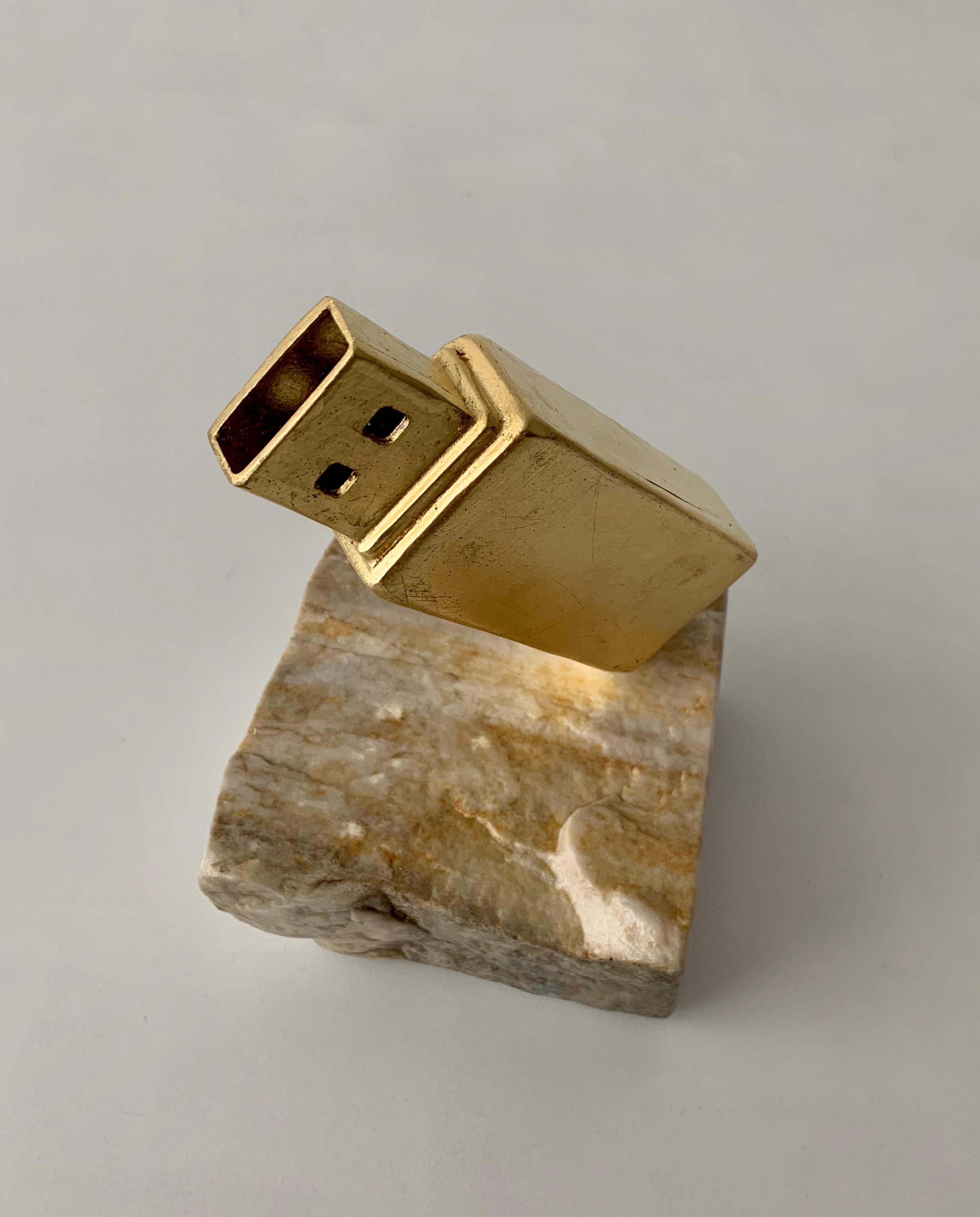 Die Original-Skulptur USB Flash in Gold und Weiß aus Stahl und Marmor für das Büro im Angebot 4