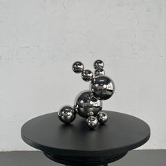 Robot en acier inoxydable « Ears Up! », art minimaliste
