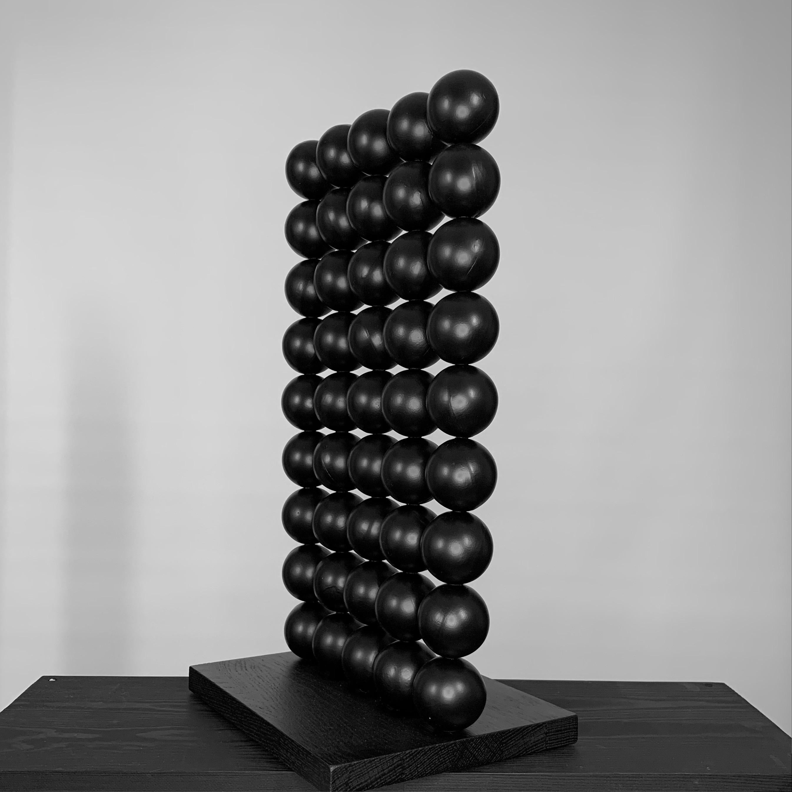 Wand Stahl Schwarz Kugel Abstrakte Skulptur im Angebot 1
