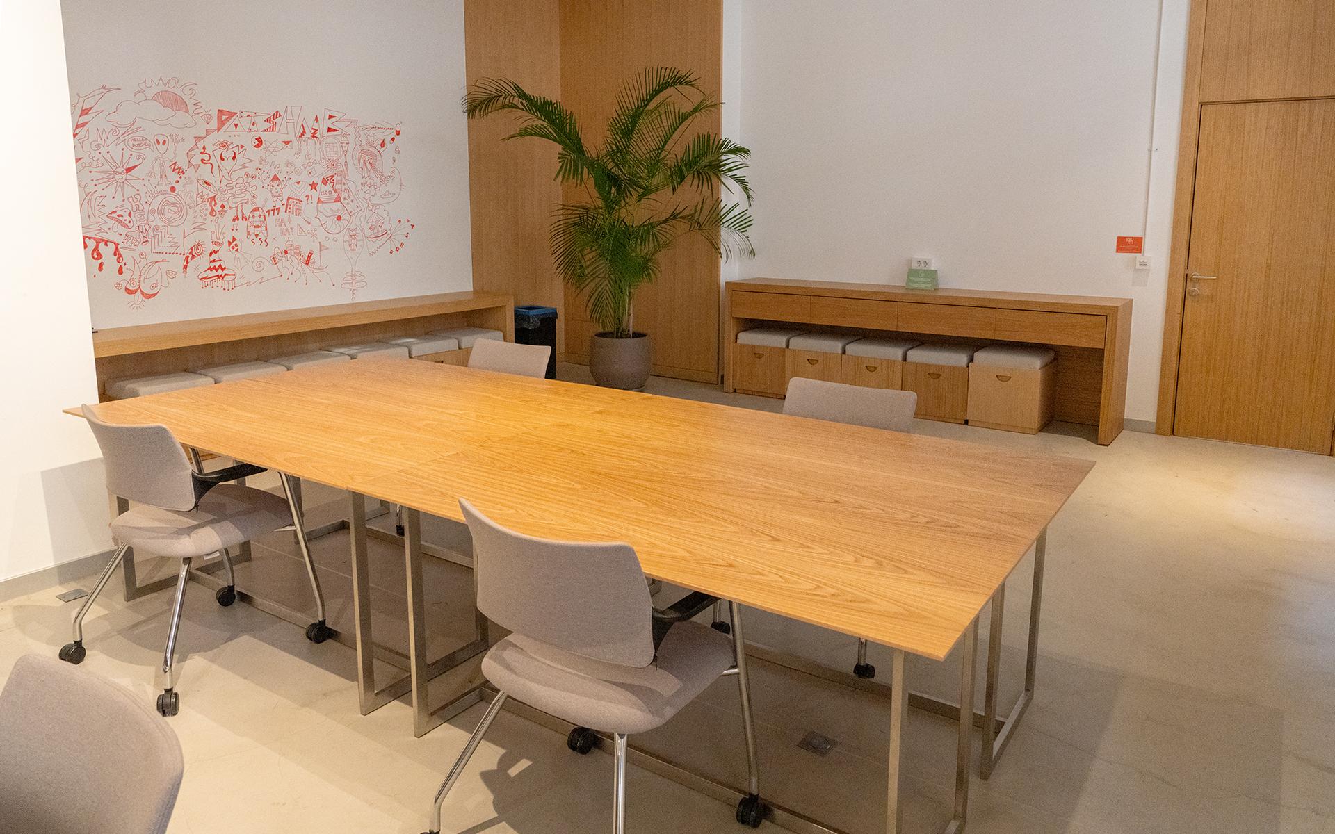 Rōsu Study Desk, Oak Veneer Table Top For Sale 1