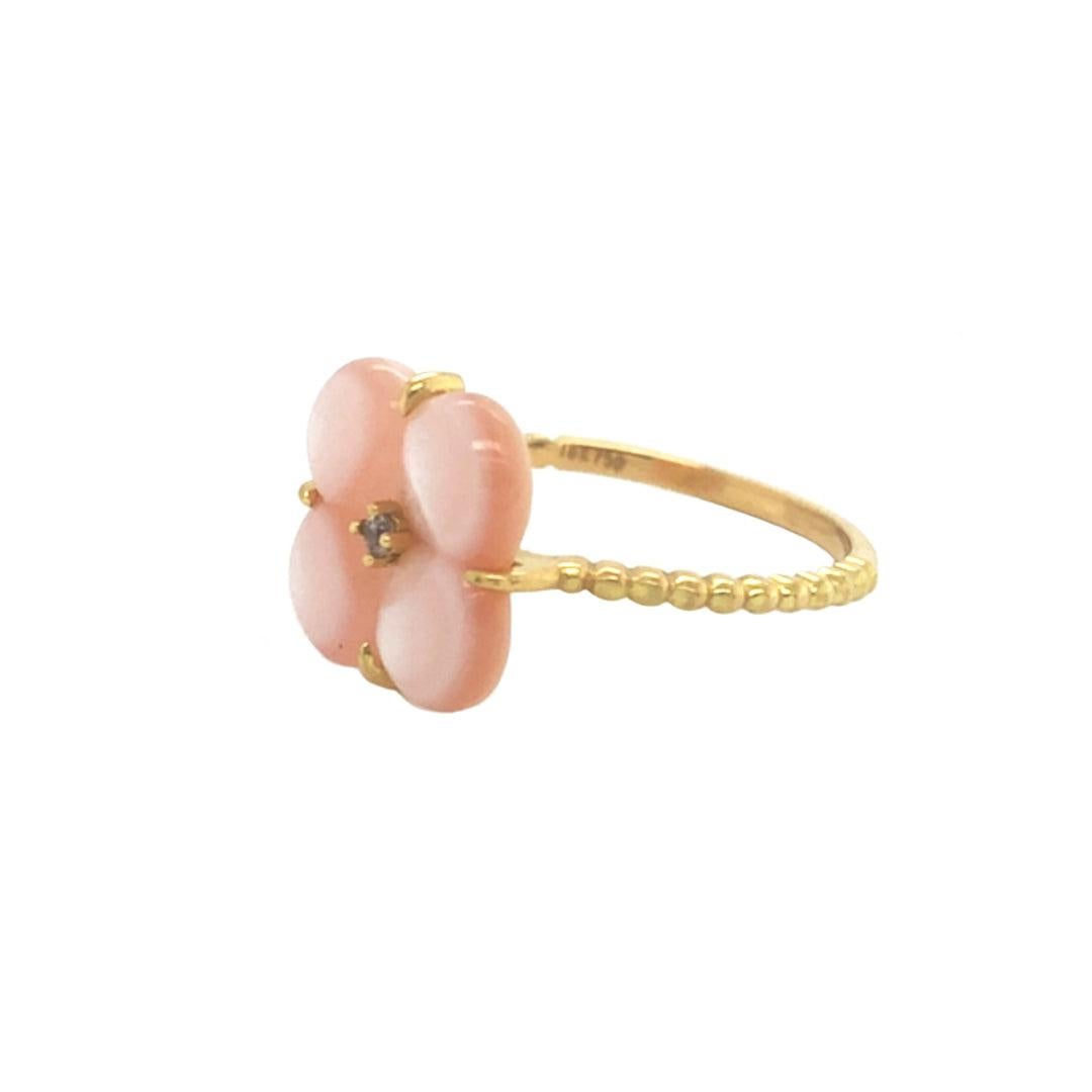 Women's or Men's Rosy Mother Of Pearl Clover Natural Diamond Ring 18K Yellow Gold For Sale