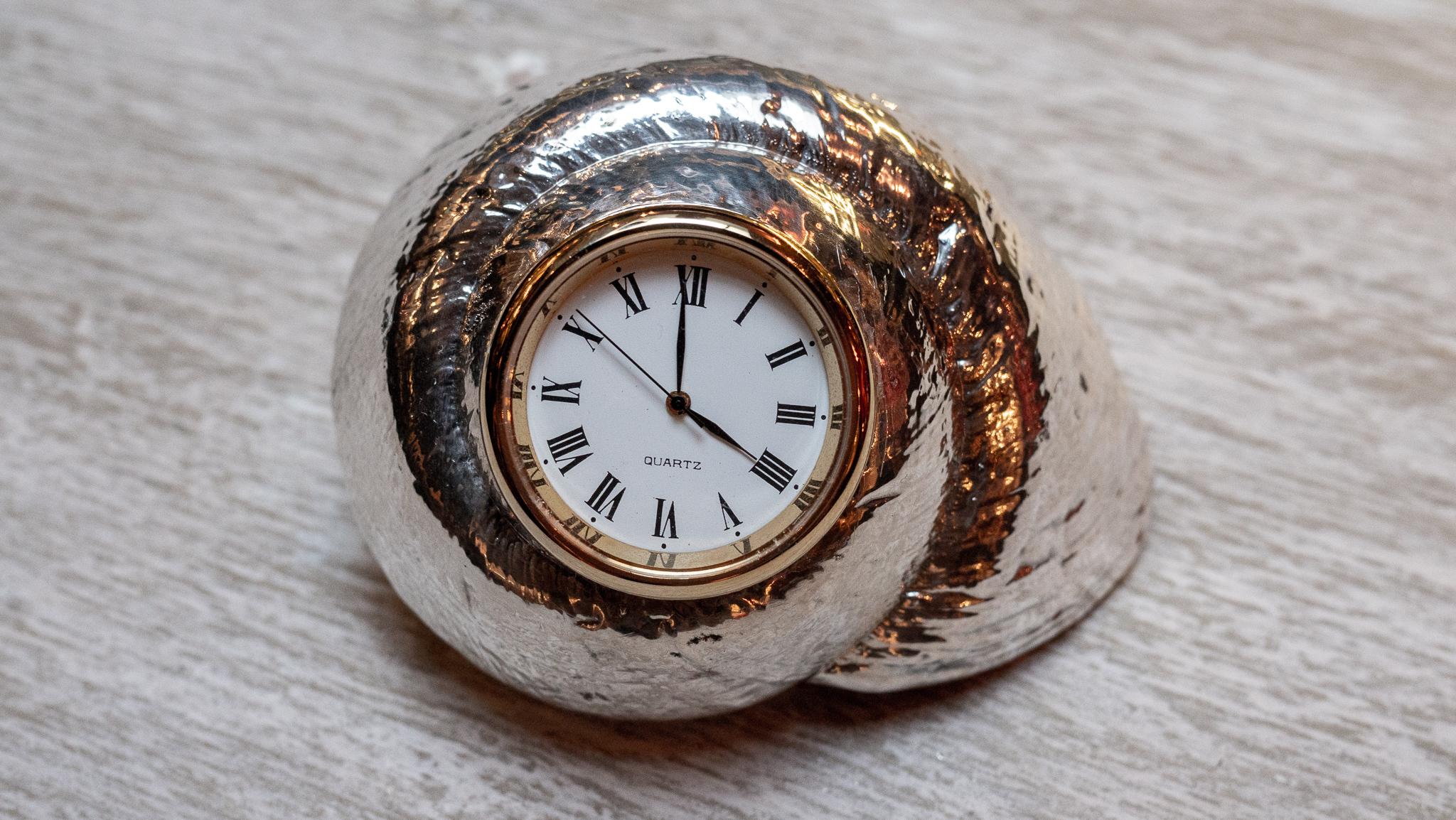 Silvered Rosy Top Sea Shell with Clock by Creel and Gow In Good Condition In New York, NY