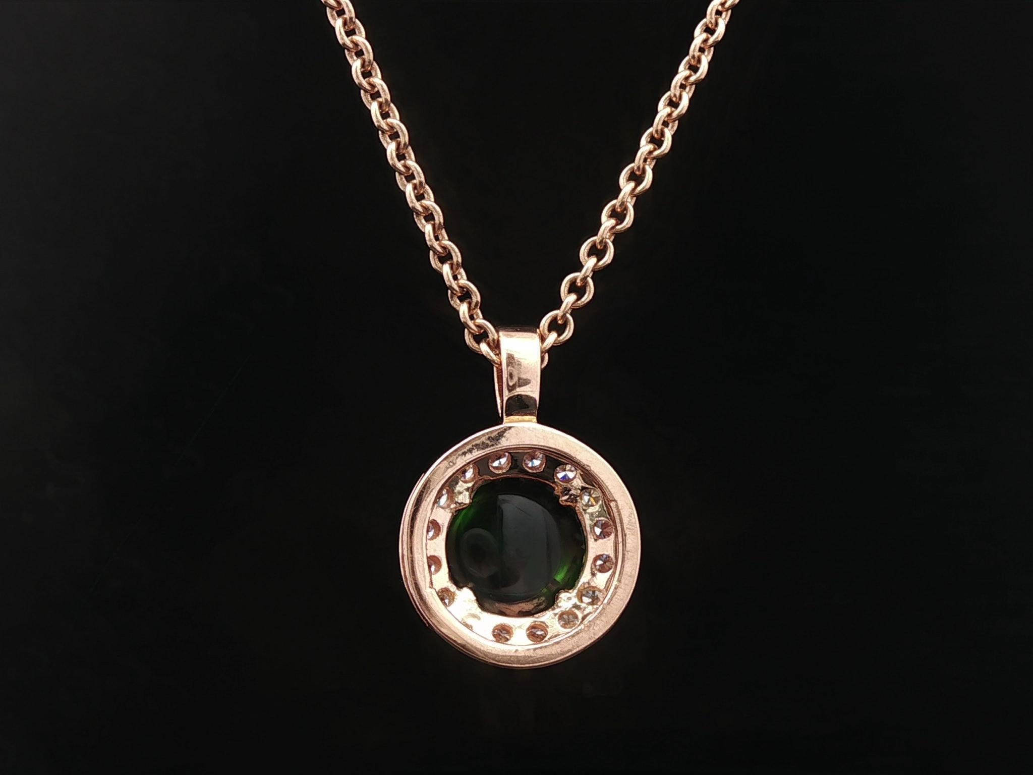 Donna Collana con ciondolo a raggiera in oro giallo rosato di alta qualità con tormalina verde e diamanti in vendita