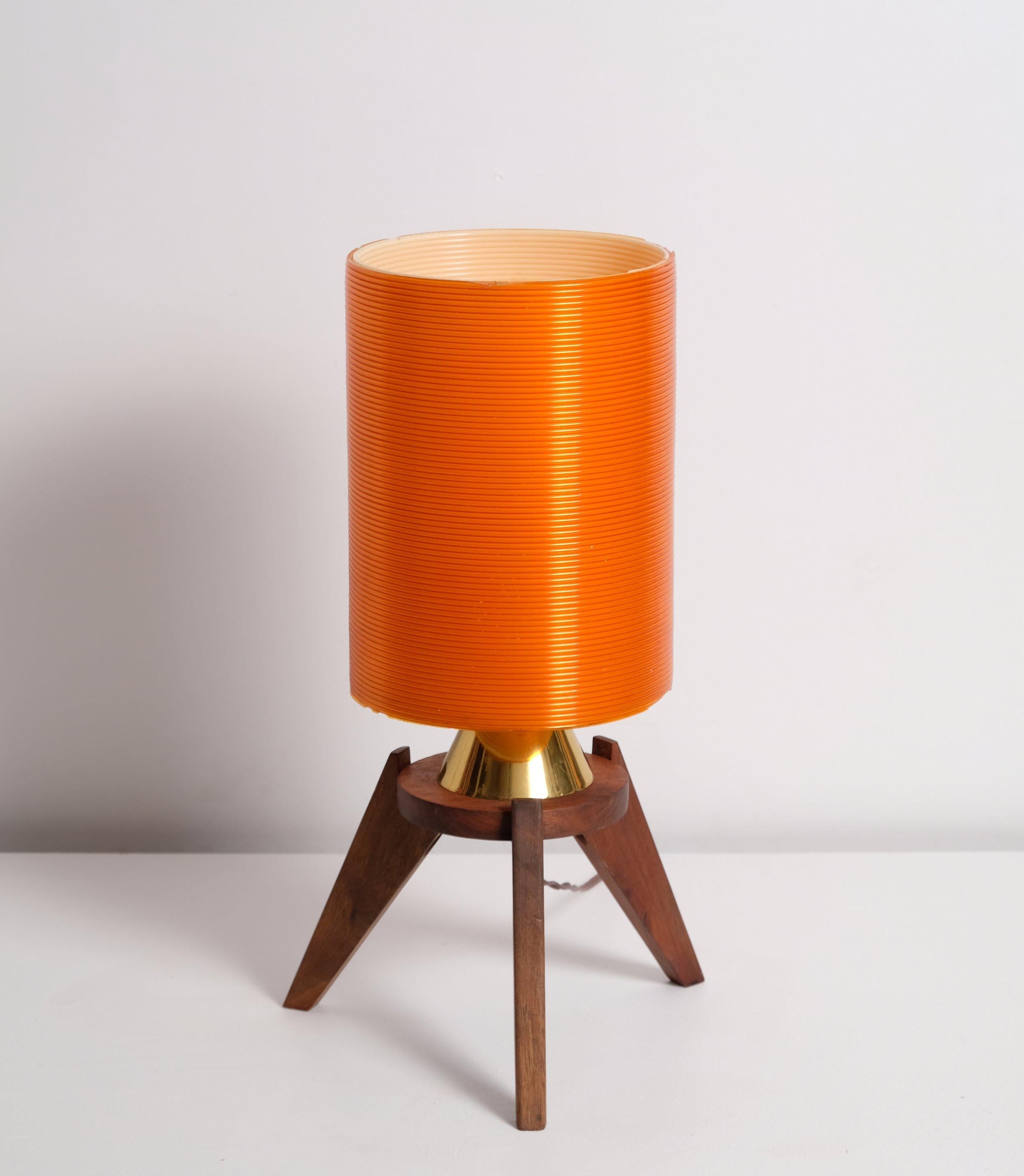 Orange acetate and walnut table lamp designed by John and Sylvia Reid for Rotaflex. Ribbed cellulose acetate shade on walnut base. G-26 bulbs, incandescent 40 watts max or higher if LED/CFL.

Rewired with a E-26 socket, original 18/2 brown plastic