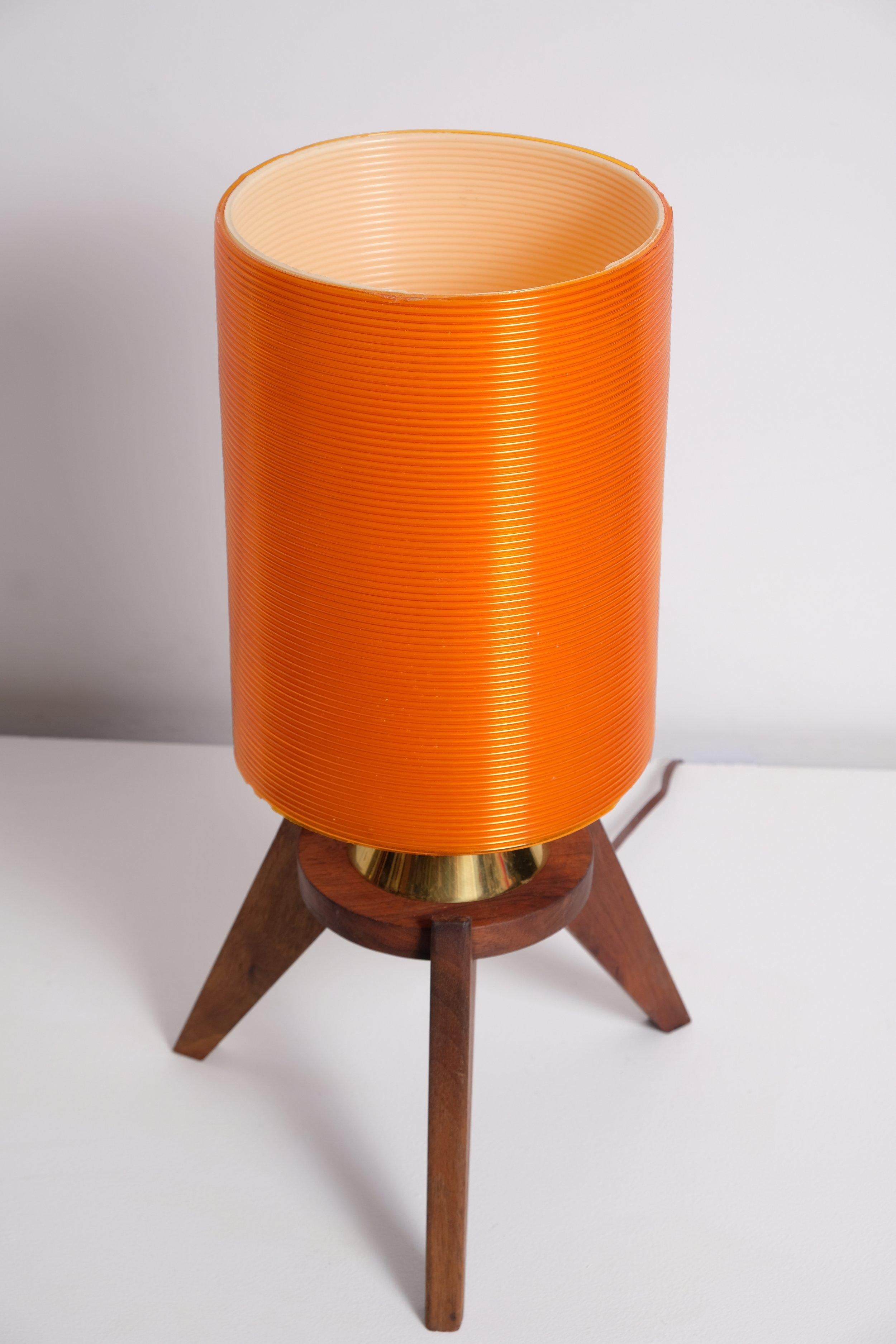 Rotaflex walnut table lamp by John and Sylvia Reid, 1950's In Good Condition For Sale In Montréal, QC