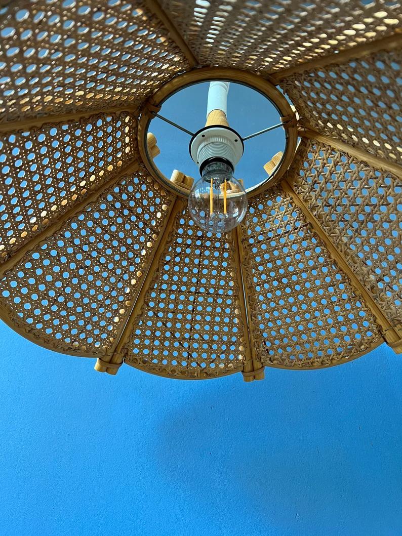 Lampe à suspension rotative style Boho en rotin, lampe vintage en bambou, 1970 en vente 5