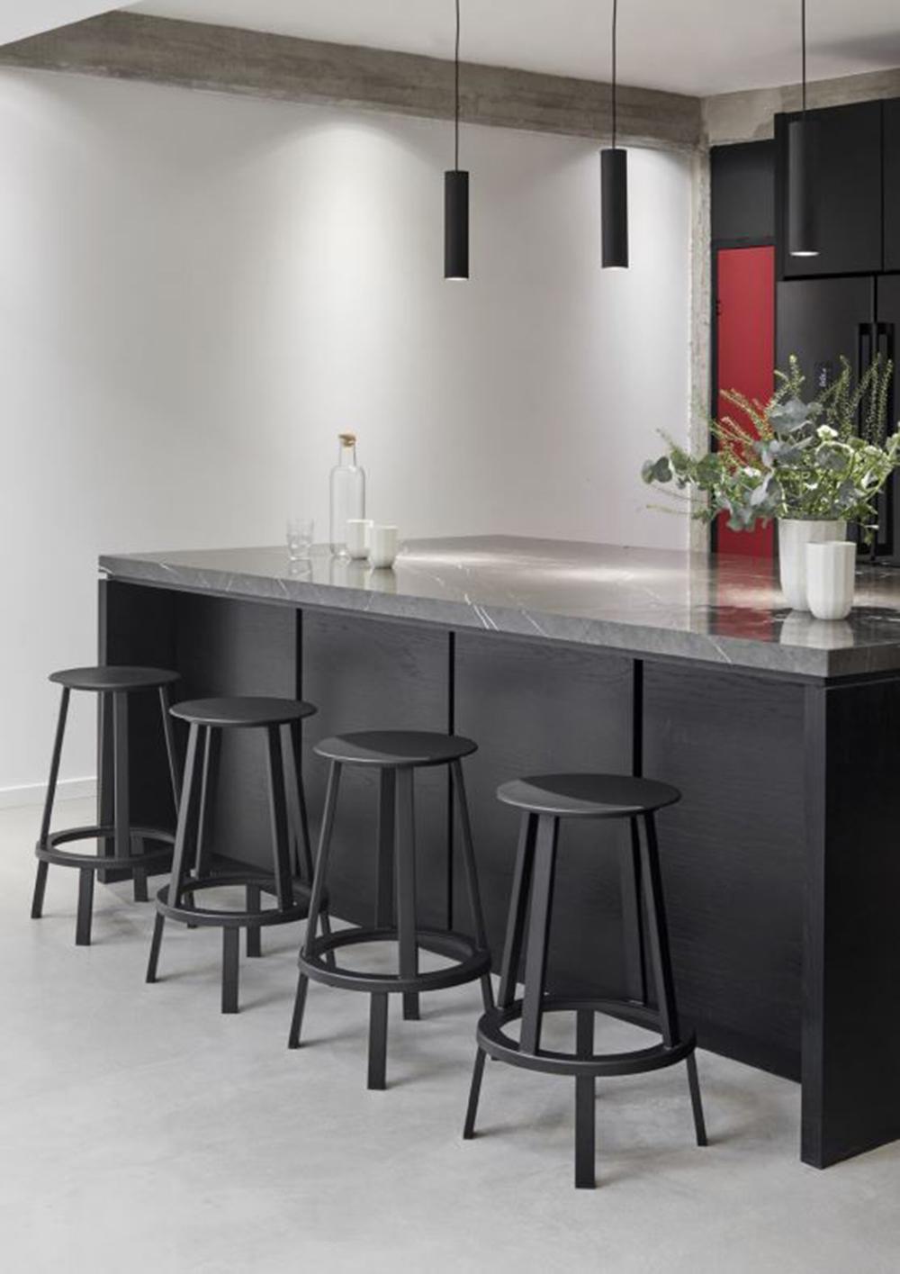 Scandinave moderne Revolver Bar Stool, Rotatable High, Black, by Leon Ransmeier for Hay en vente