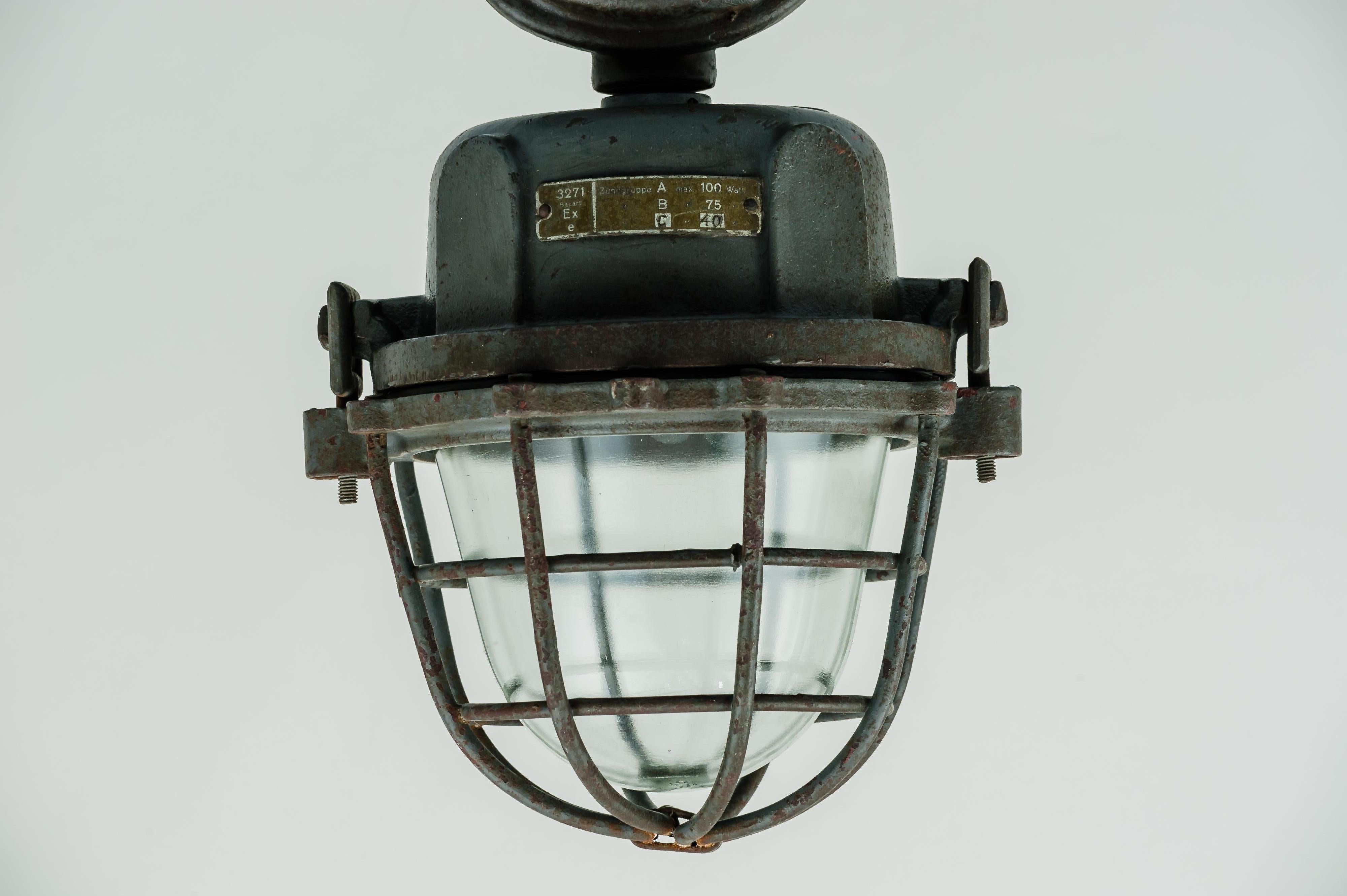 Rotating and heavy industry schaco lamp, 1930s
Original condition