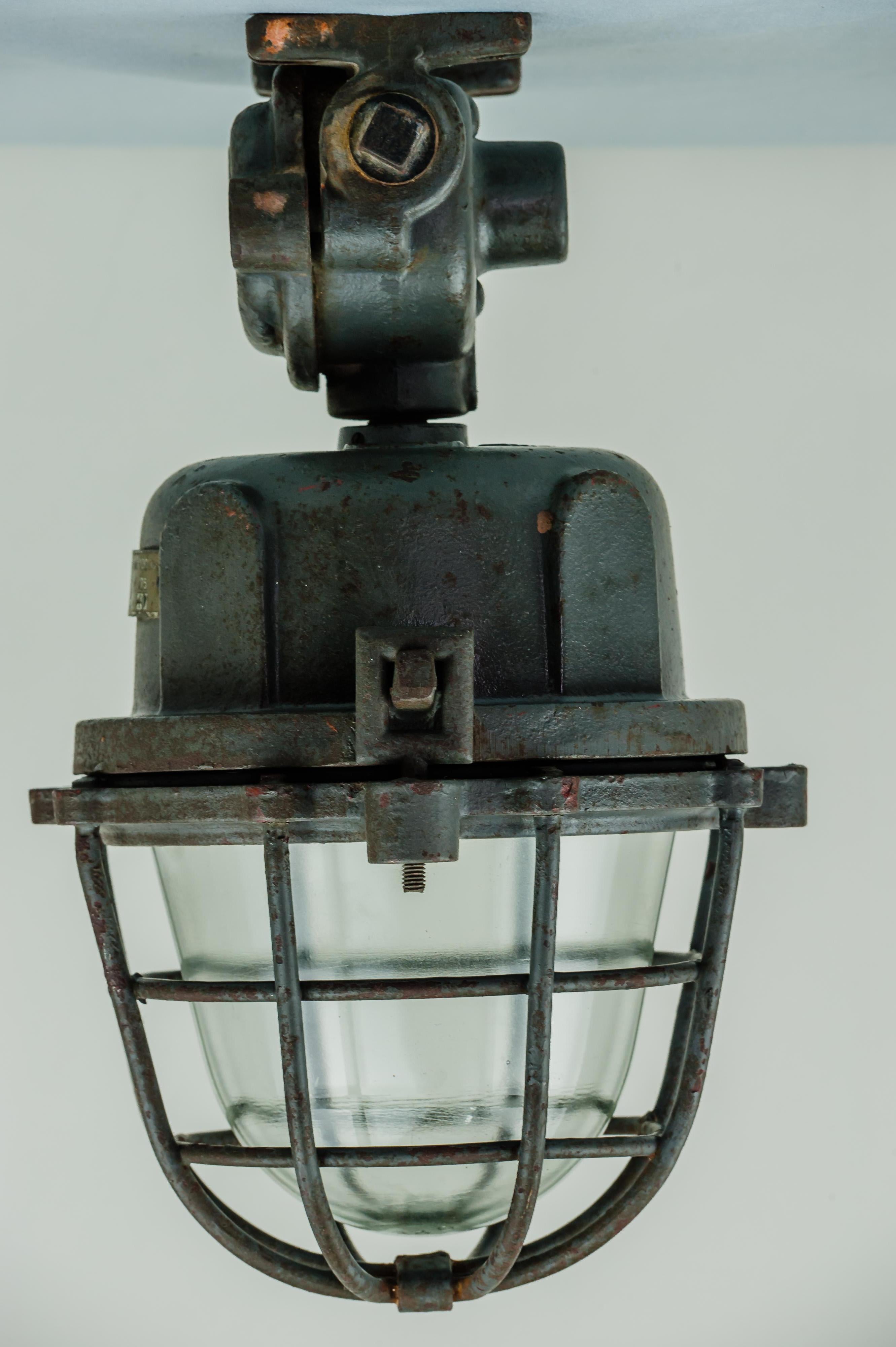 Rotating and Heavy Industry Schaco Lamp, 1930s In Good Condition In Wien, AT