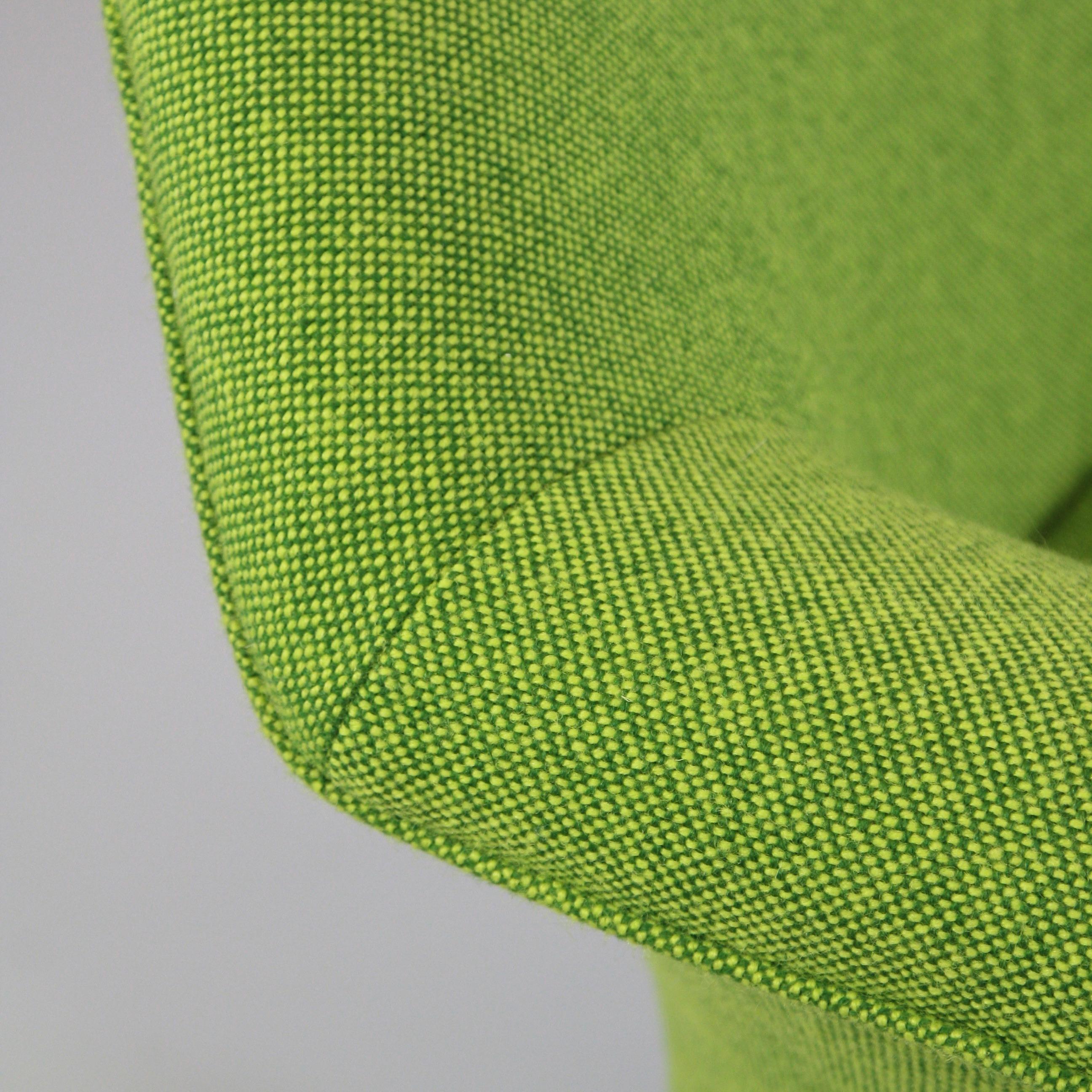 Armchair P32, designed by Osvaldo Borsani. Italy, Tecno, 1956.

Swivel armchair with automatic reopositioning mechanism. Rotating armchair on black metal frame and brass feet. New upholstery using green KVADRAT wool mix. Original manufacturers
