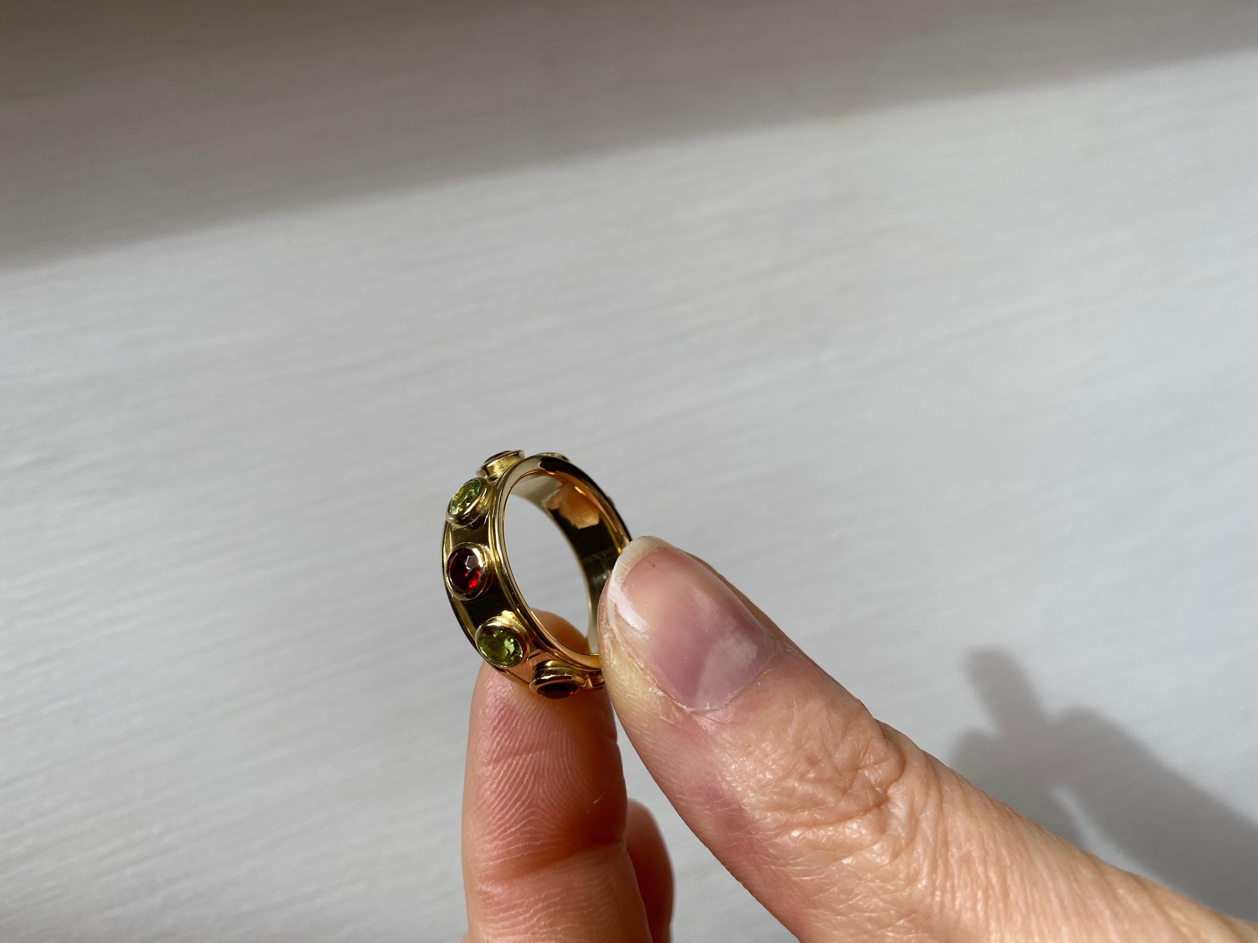 Rotating Band Ring 18 Karats Yellow Gold Garnet Peridot Design Ring For Sale 2