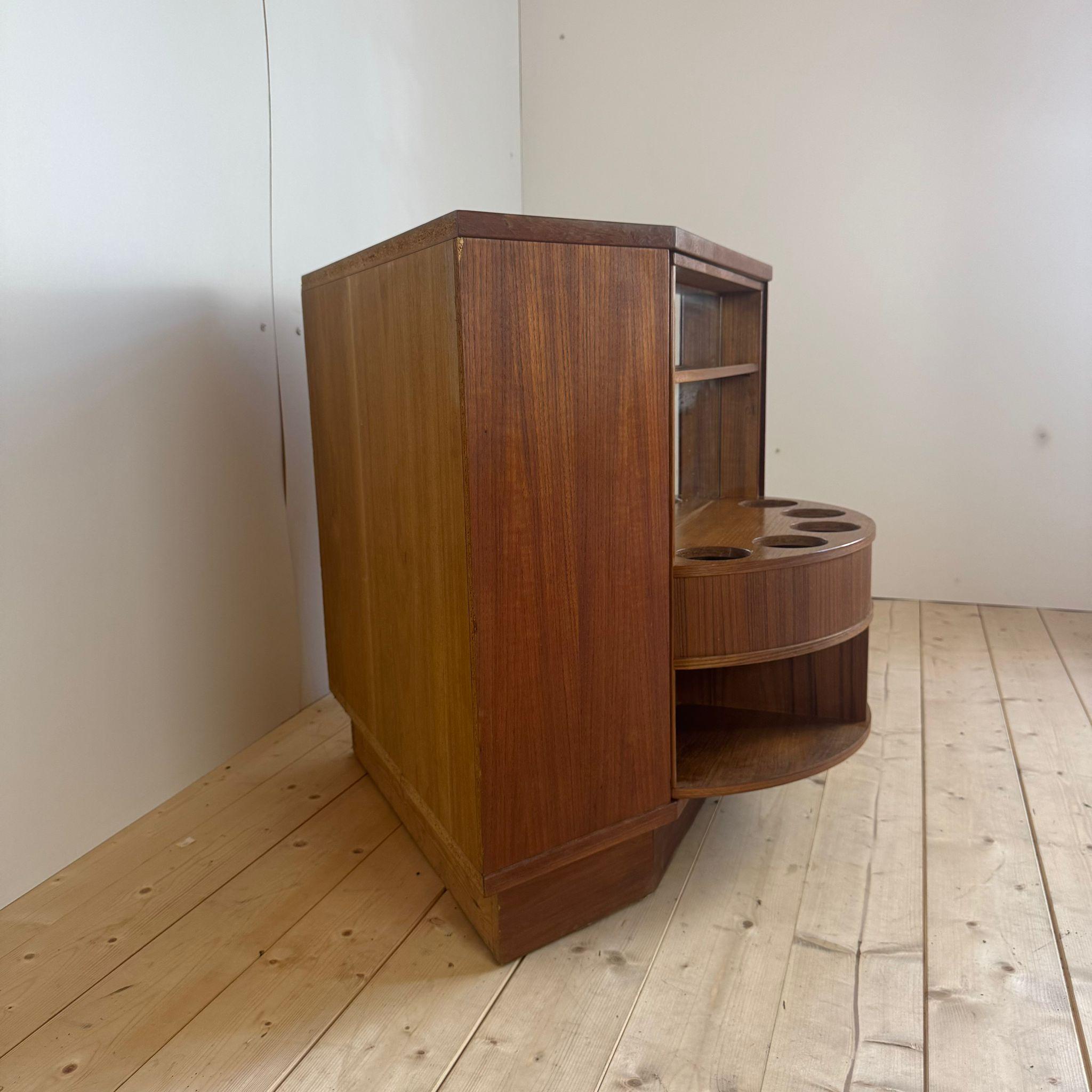 Rotating bar cabinet in teak, Denmark 1960 In Good Condition For Sale In Torino, IT