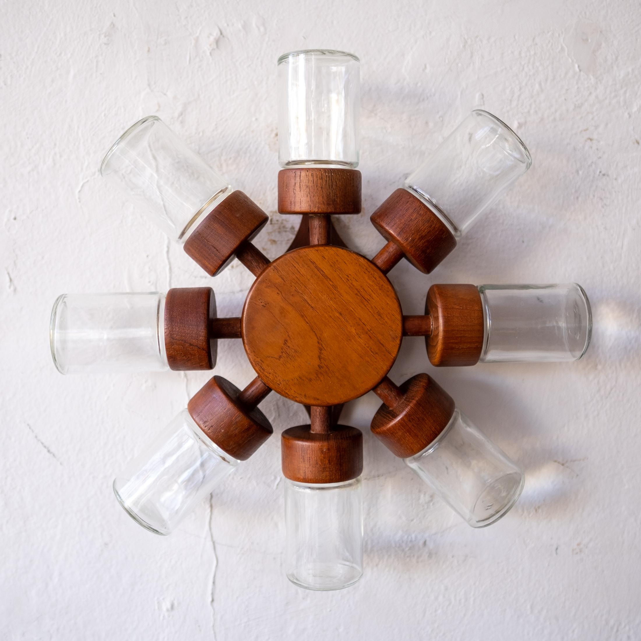 Rotating teak spice rack by Digsmed. It holds 8 spice bottles. Made in Denmark, 1960s.