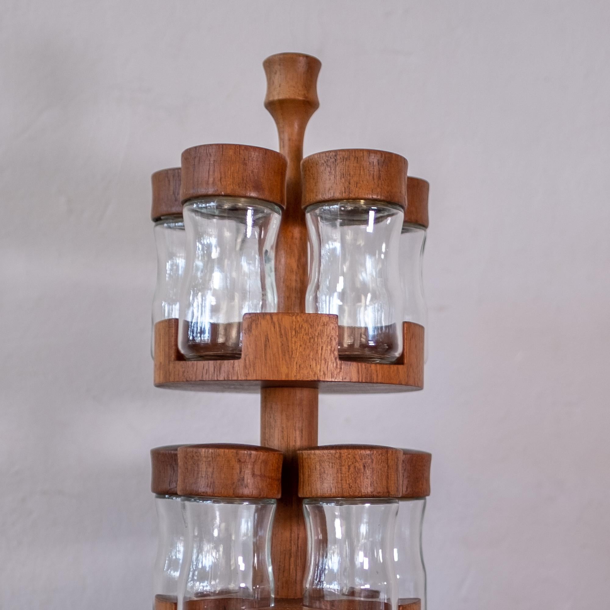 Rotating teak spice rack by Digsmed. It holds 15 spice bottles. Made in Denmark, 1960s.