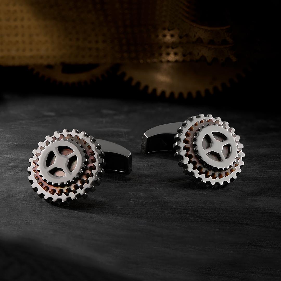 Gears and cool movements are iconically Tateossian and we have combined gears with expertly cut semi-precious stone, all in one rotating formation. A fun and eye-catching cufflink for your collection. Rhodium plated sterling silver.