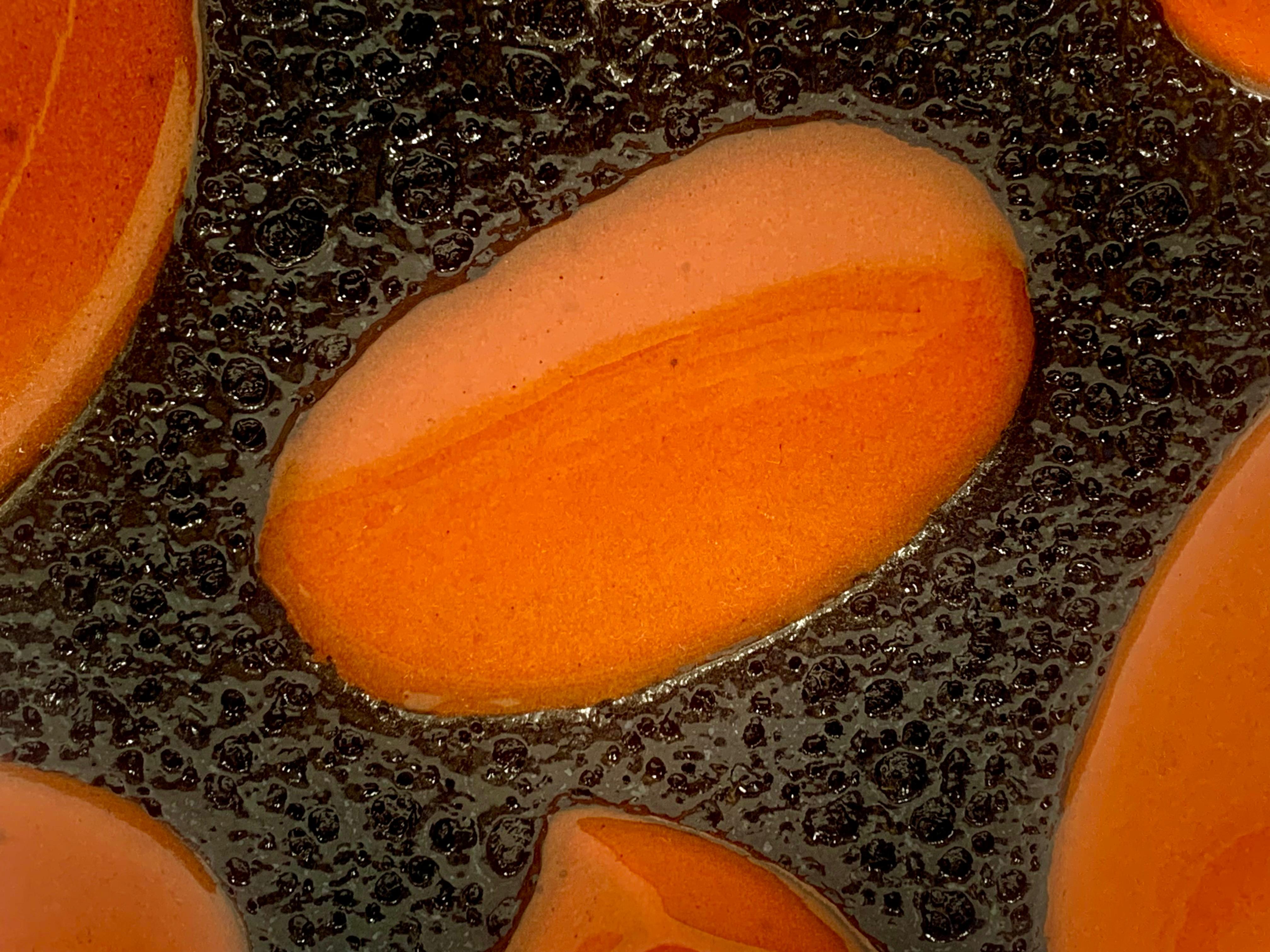 Roth Keramic orange und schwarz glasierte runde Vase, Westdeutschland, um 1970 (Moderne der Mitte des Jahrhunderts) im Angebot