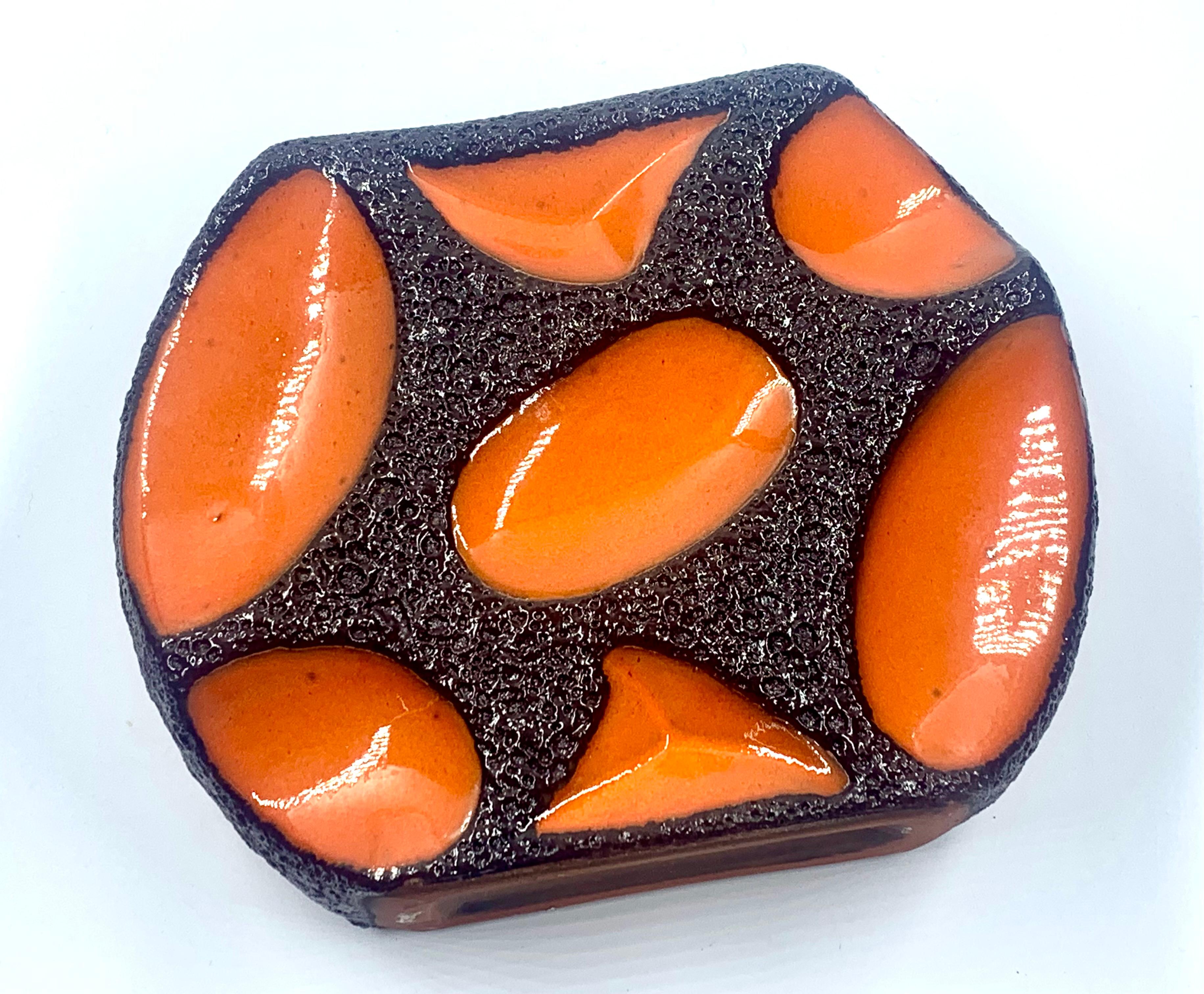 Roth Keramic orange und schwarz glasierte runde Vase, Westdeutschland, um 1970 (Ende des 20. Jahrhunderts) im Angebot