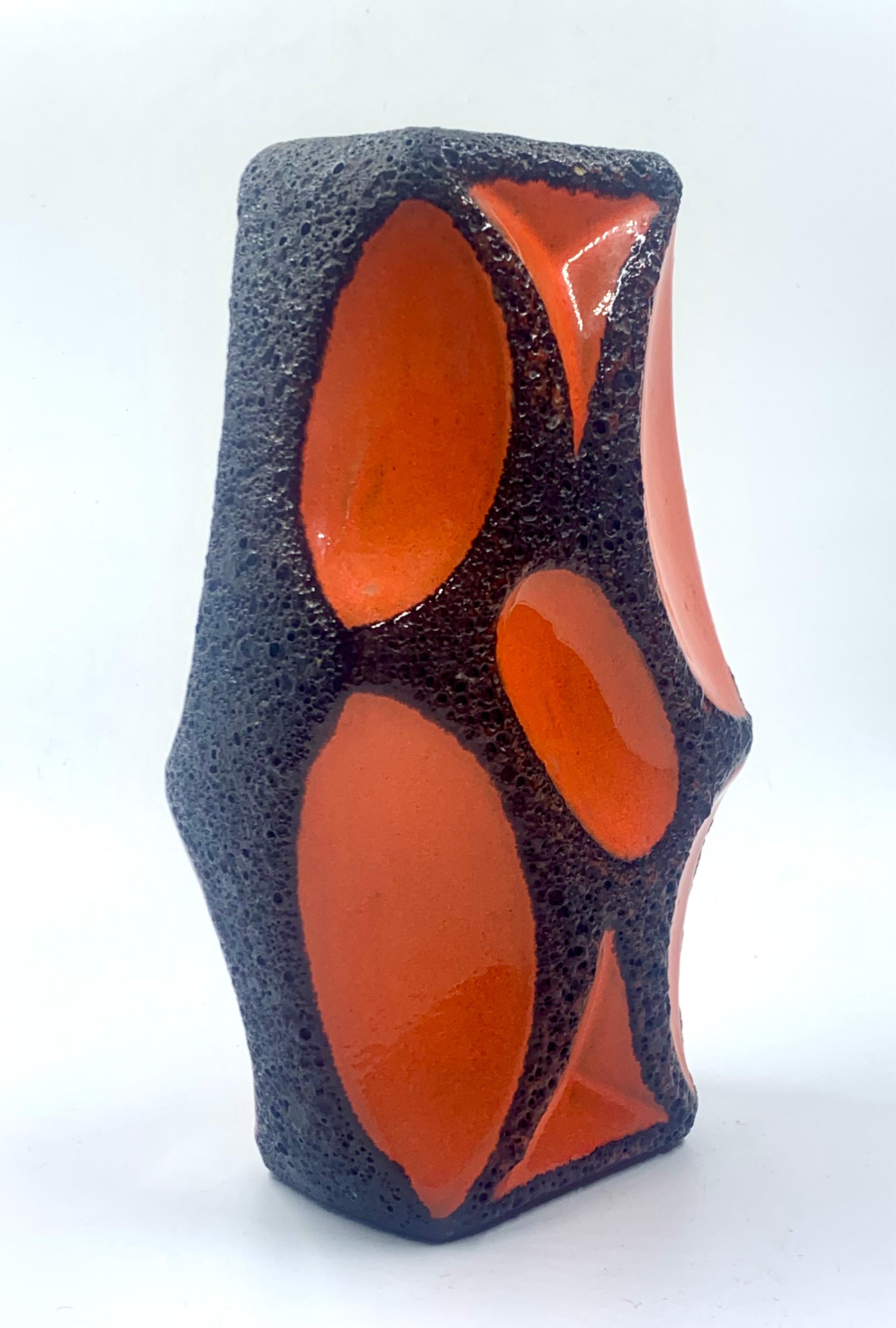 Roth Keramic große Vase aus orangefarbener und schwarzer Lava, Westdeutschland, ca. 1970 (Deutsch) im Angebot