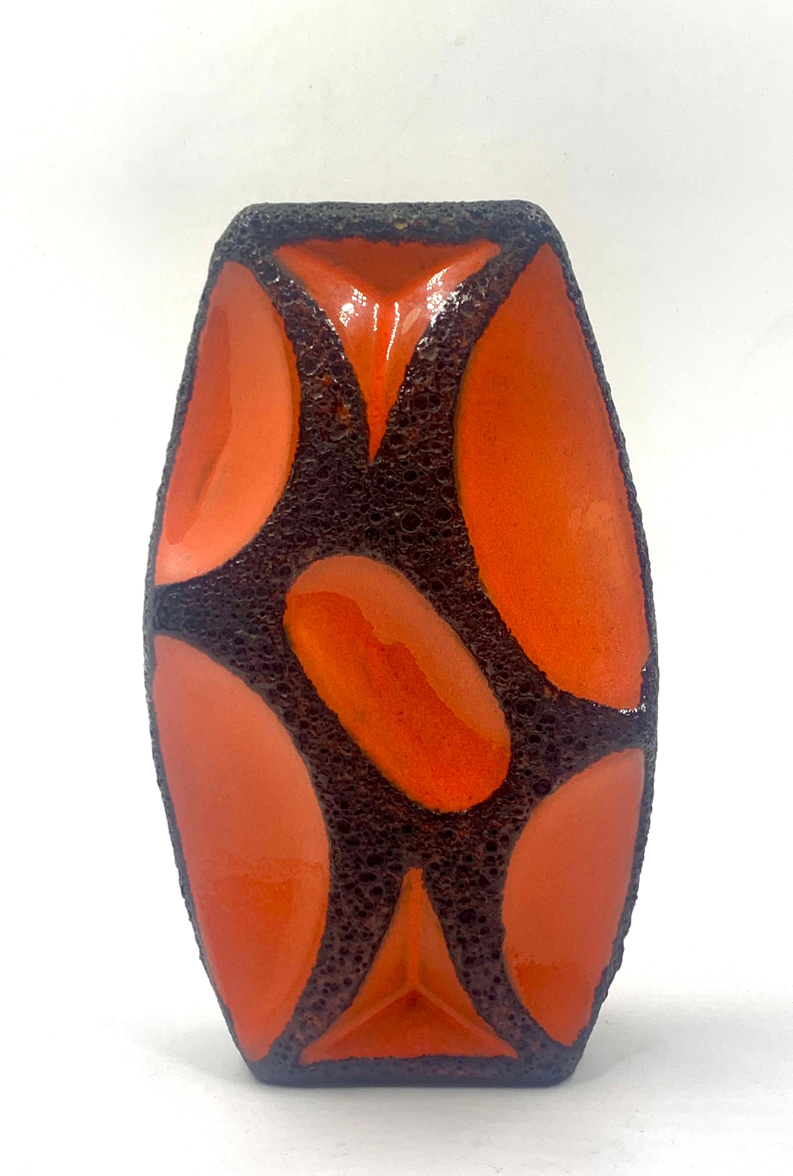 Roth Keramic große Vase aus orangefarbener und schwarzer Lava, Westdeutschland, ca. 1970 (Geformt) im Angebot