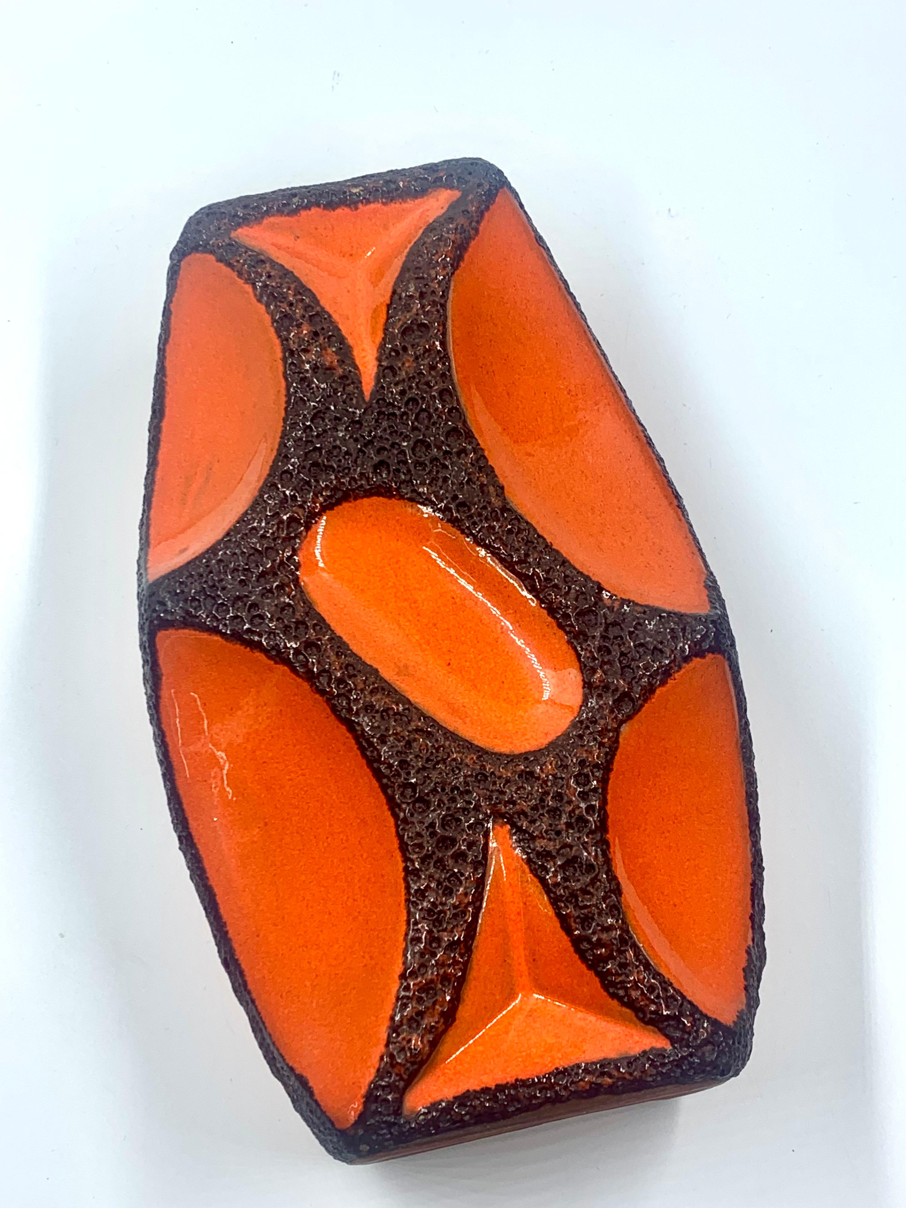 Roth Keramic große Vase aus orangefarbener und schwarzer Lava, Westdeutschland, ca. 1970 im Zustand „Gut“ im Angebot in Pymble, NSW