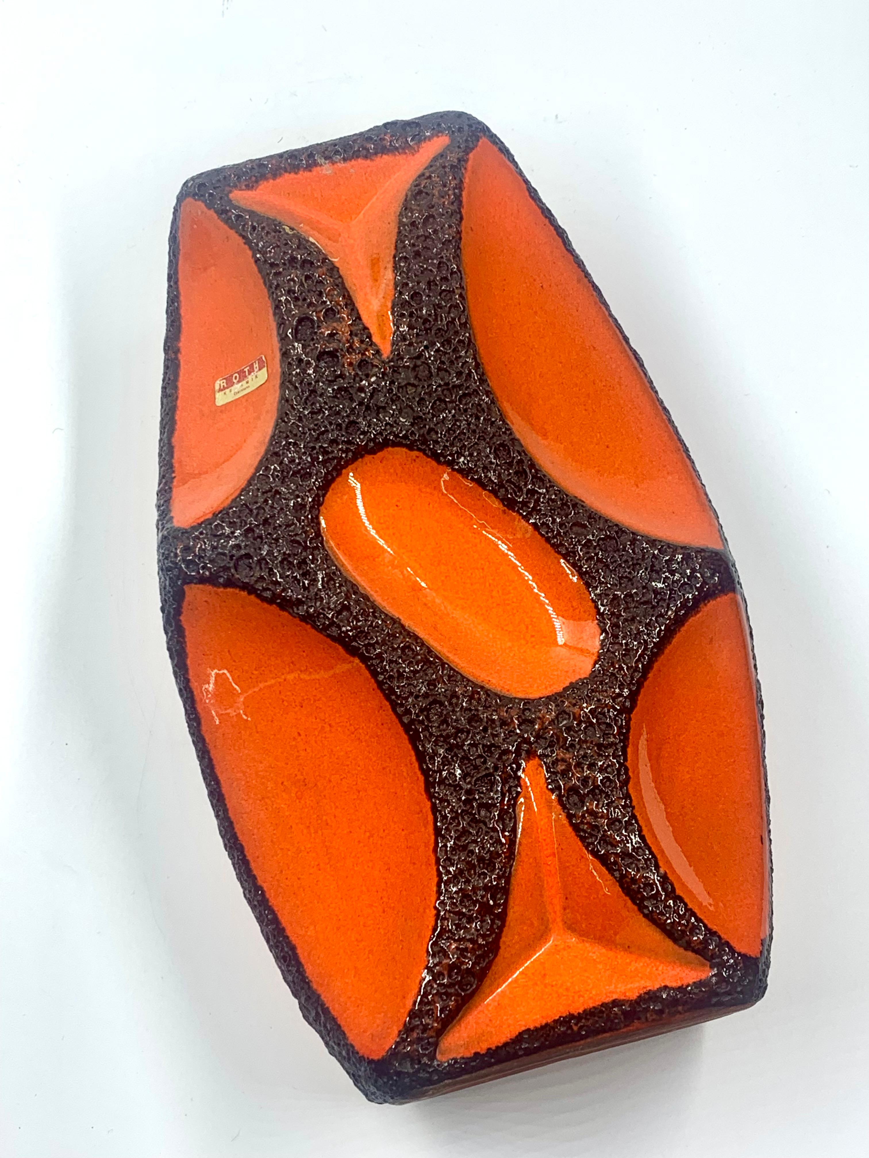 Roth Keramic große Vase aus orangefarbener und schwarzer Lava, Westdeutschland, ca. 1970 (Ende des 20. Jahrhunderts) im Angebot