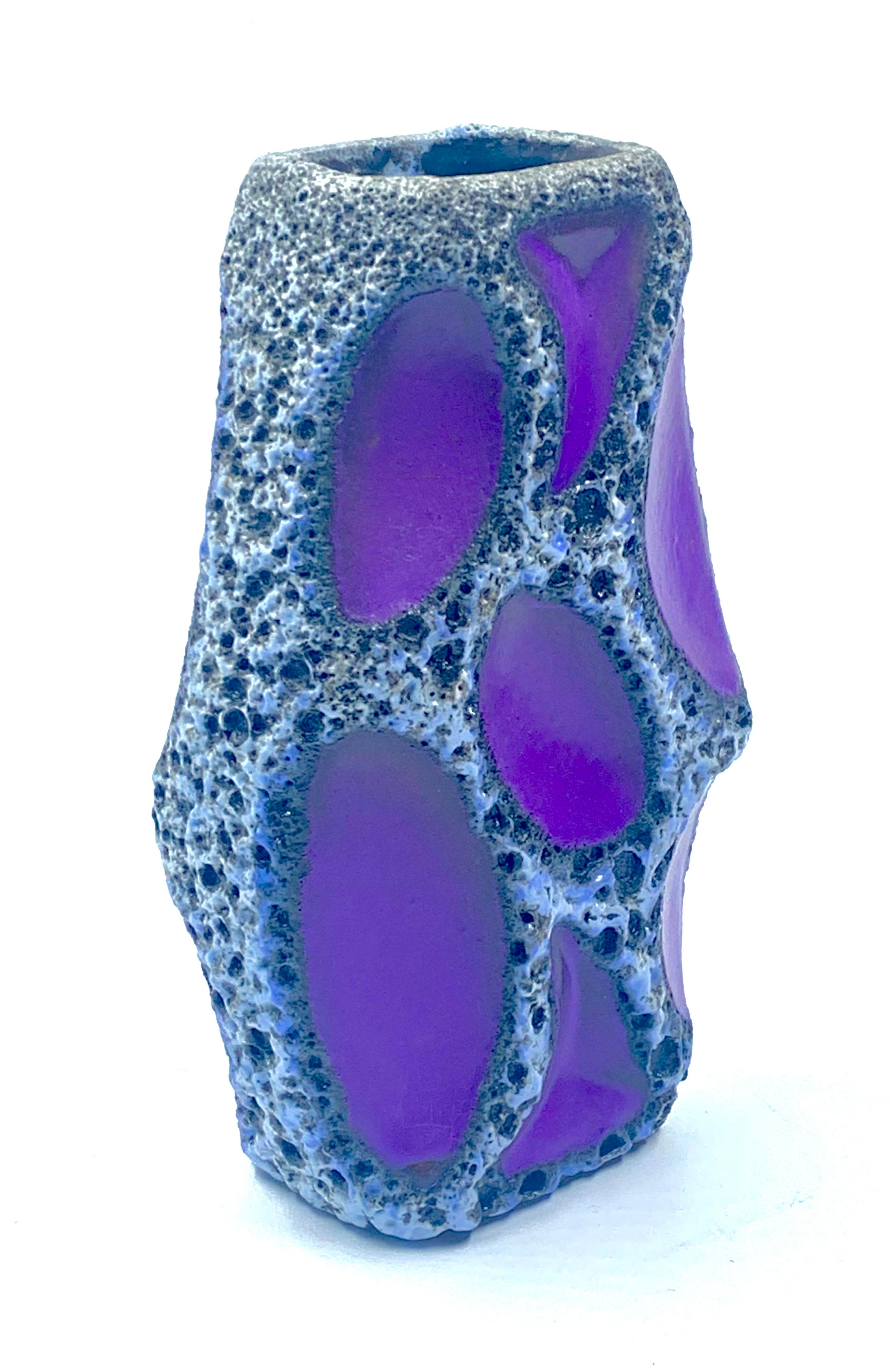 Jarrón de lava Roth Keramic morado y blanco y negro, Alemania Occidental, c.1970 Moderno de mediados de siglo en venta