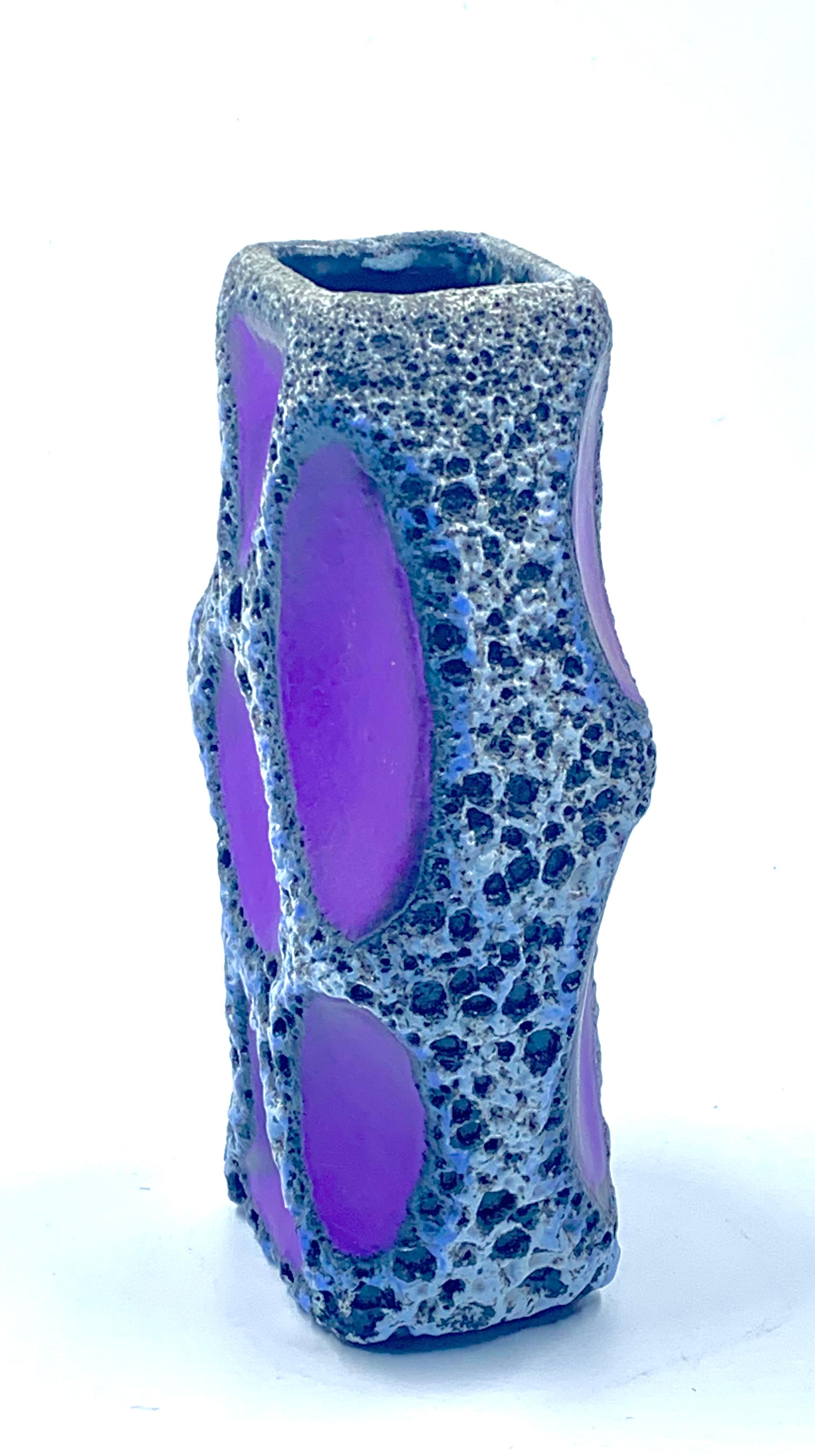 Jarrón de lava Roth Keramic morado y blanco y negro, Alemania Occidental, c.1970 Moldeado en venta