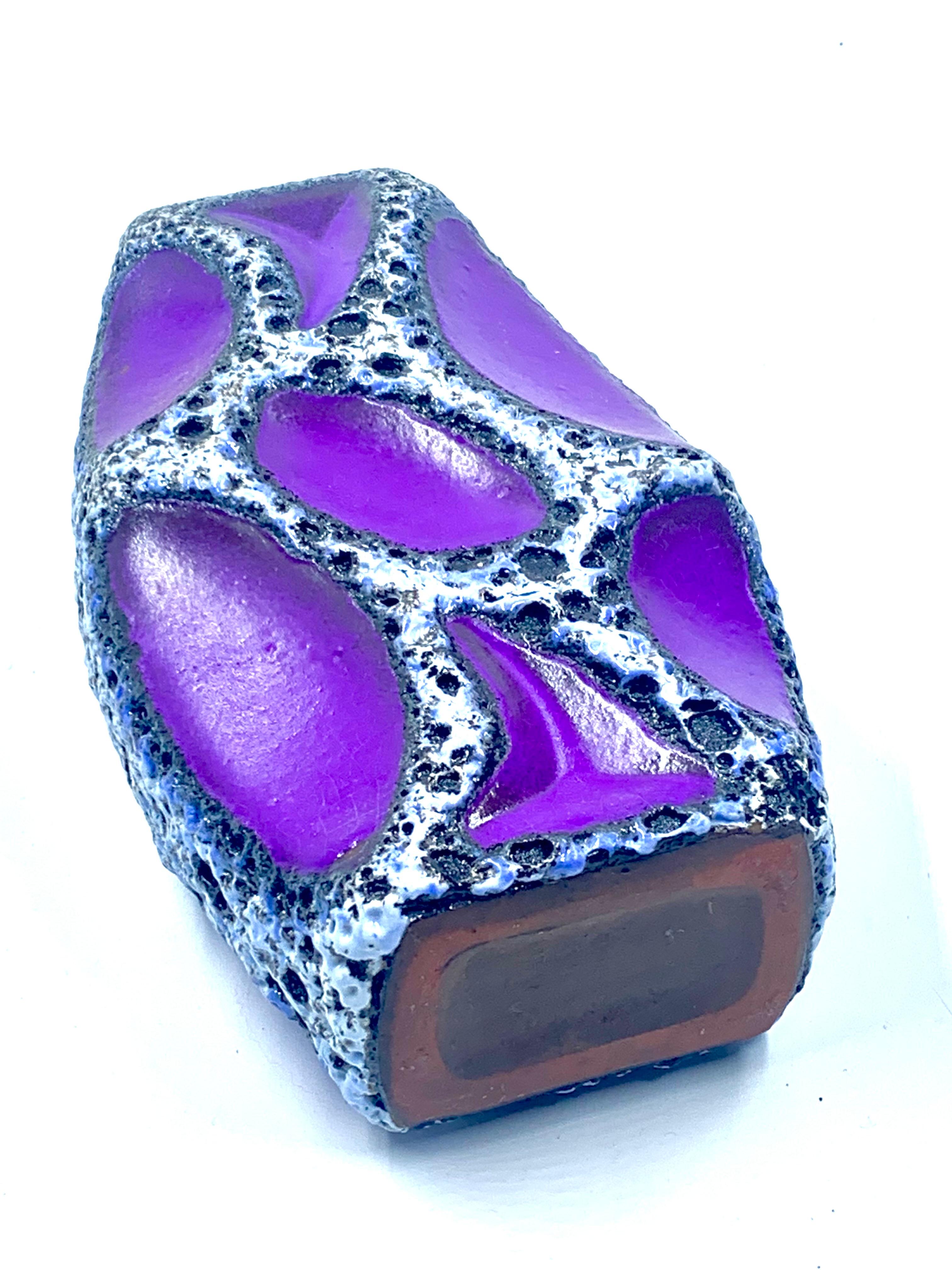 Jarrón de lava Roth Keramic morado y blanco y negro, Alemania Occidental, c.1970 Cerámico en venta