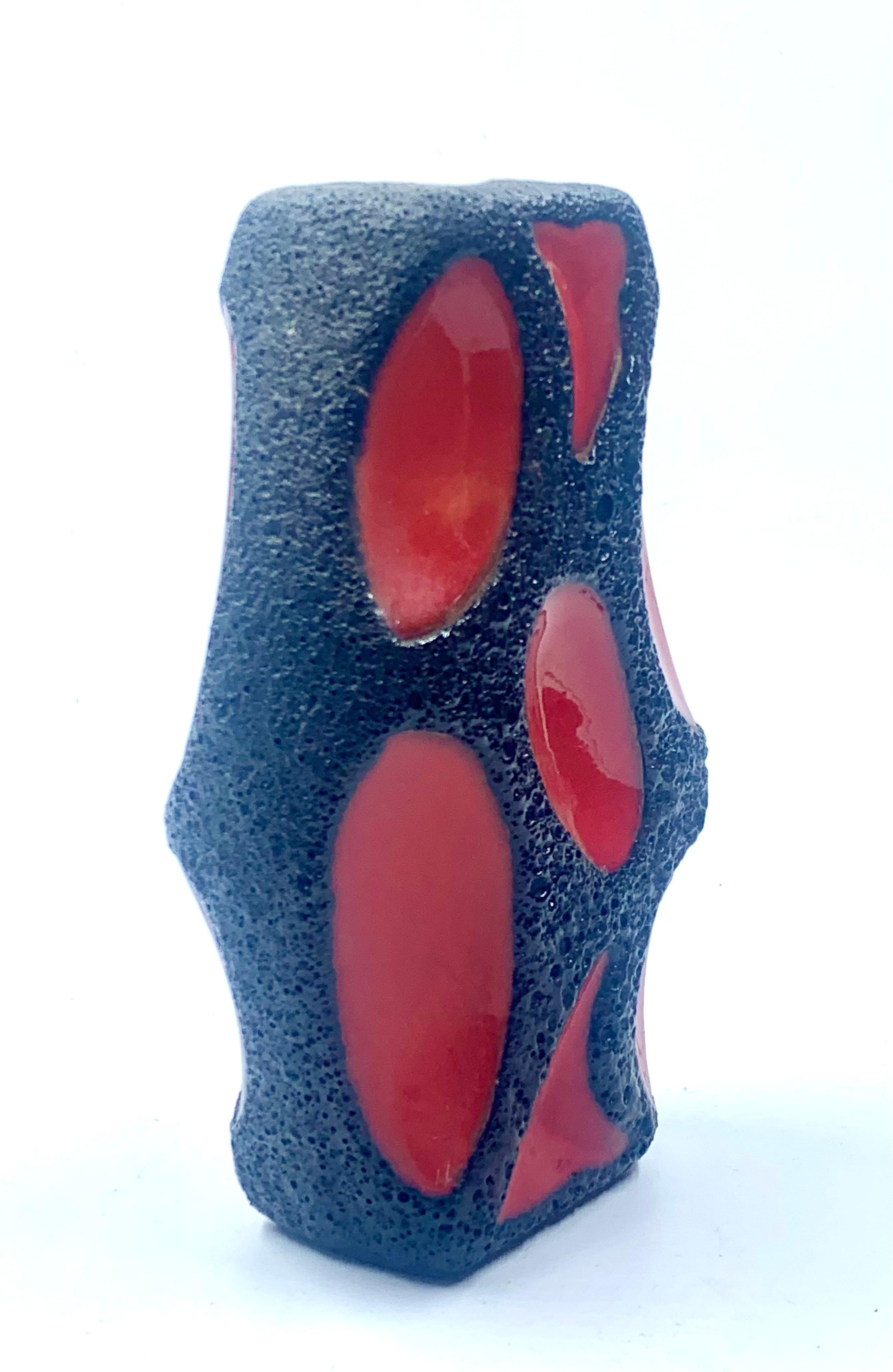 Mid-Century Modern Vase Roth Keramic en lave émaillée rouge et noire, Allemagne de l'Ouest, c.1970 en vente