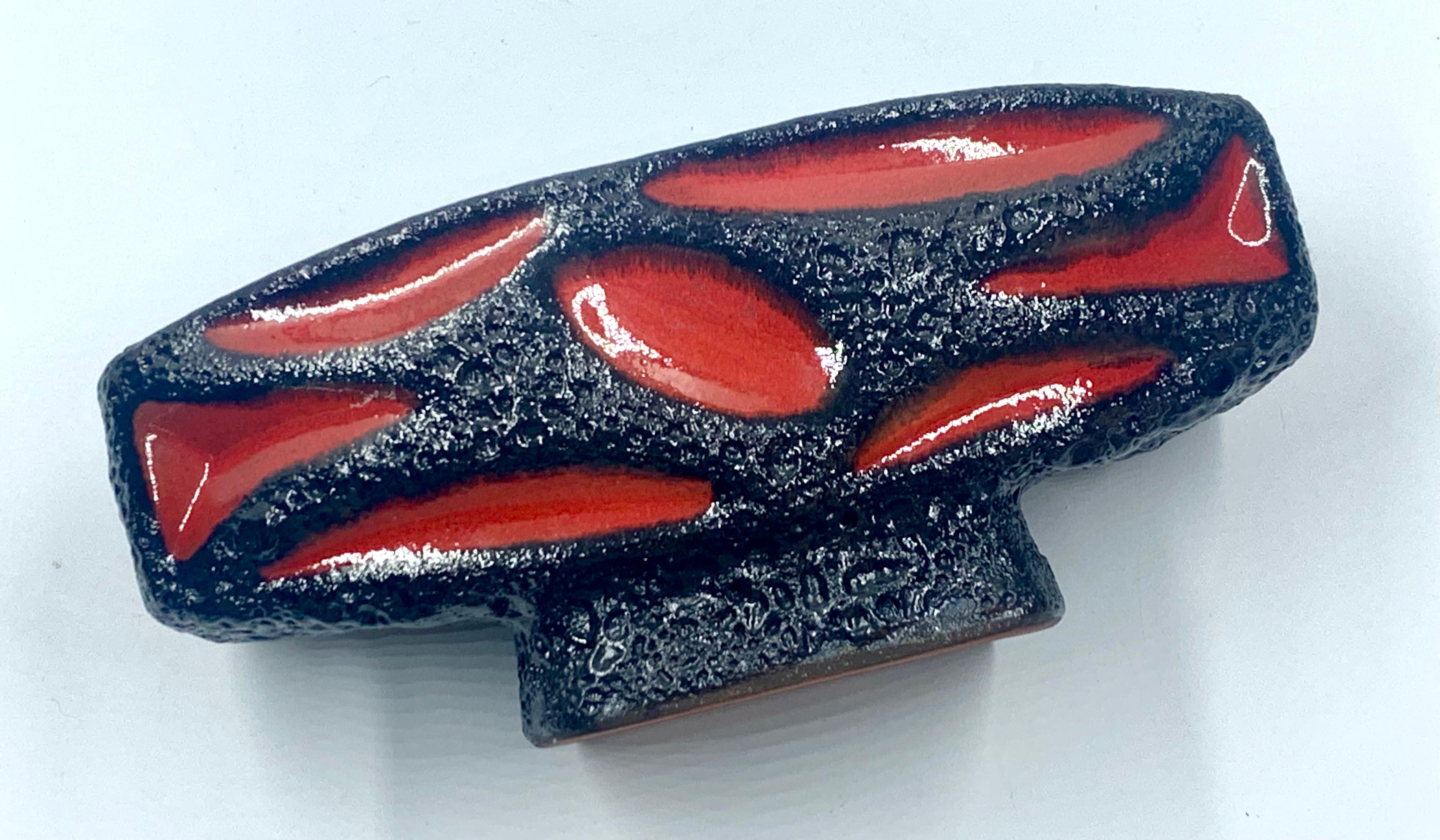 Jarrón Roth Keramic de lava roja y negra, Alemania Occidental, c.1970 en Bueno estado para la venta en Pymble, NSW