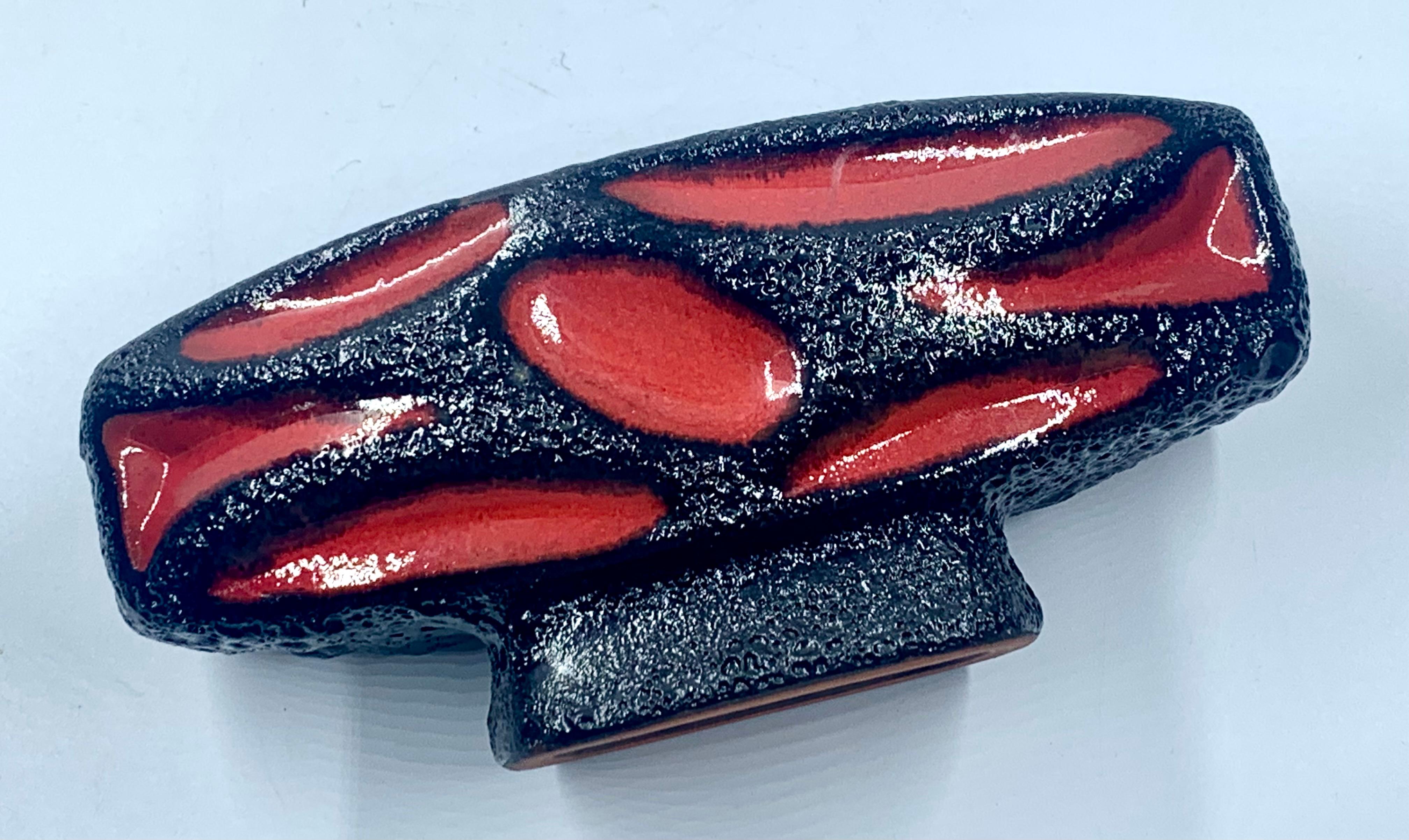 Jarrón Roth Keramic de lava roja y negra, Alemania Occidental, c.1970 finales del siglo XX en venta