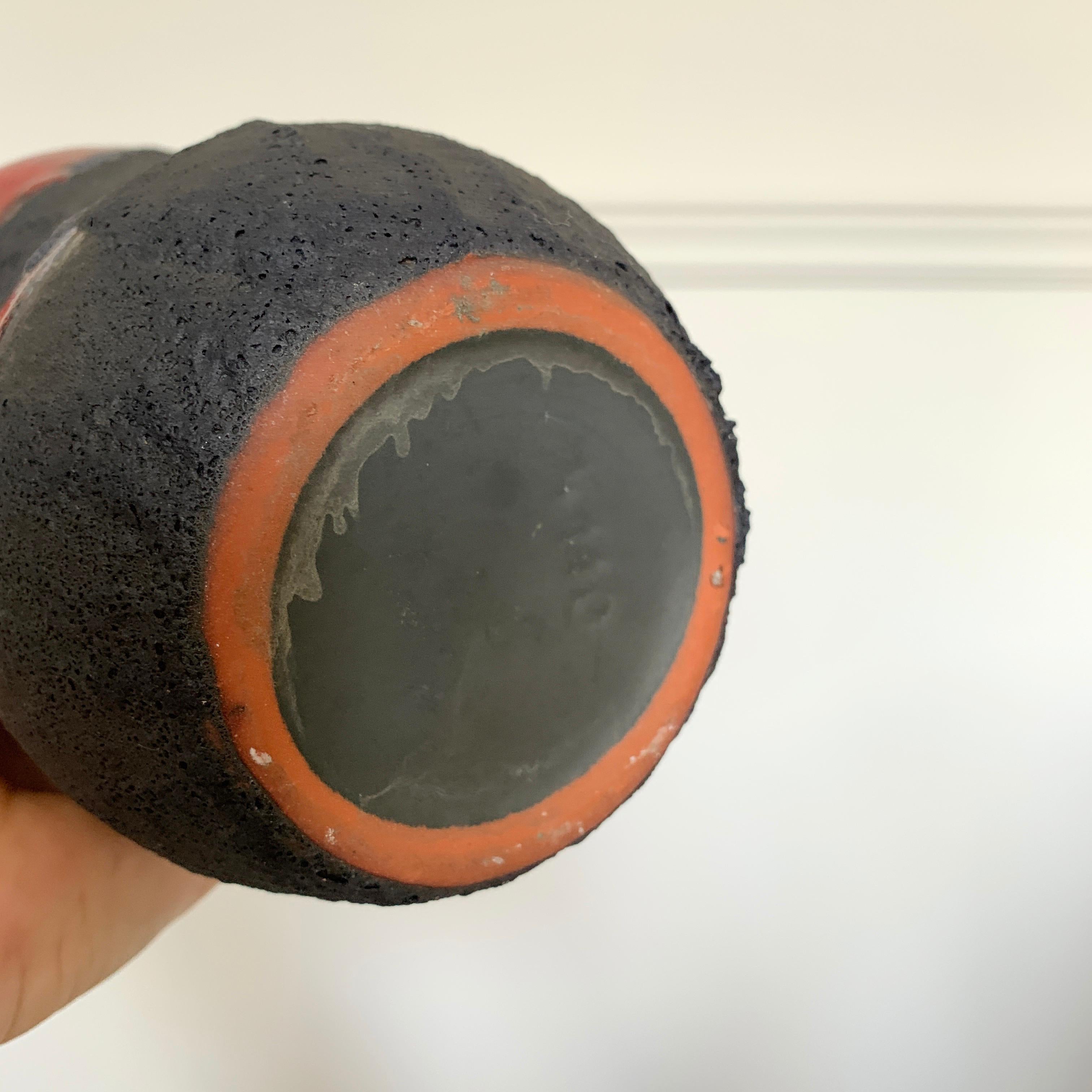 Fait main Vase Roth Keramic rouge et noir 1970, Allemagne de l'Ouest en vente