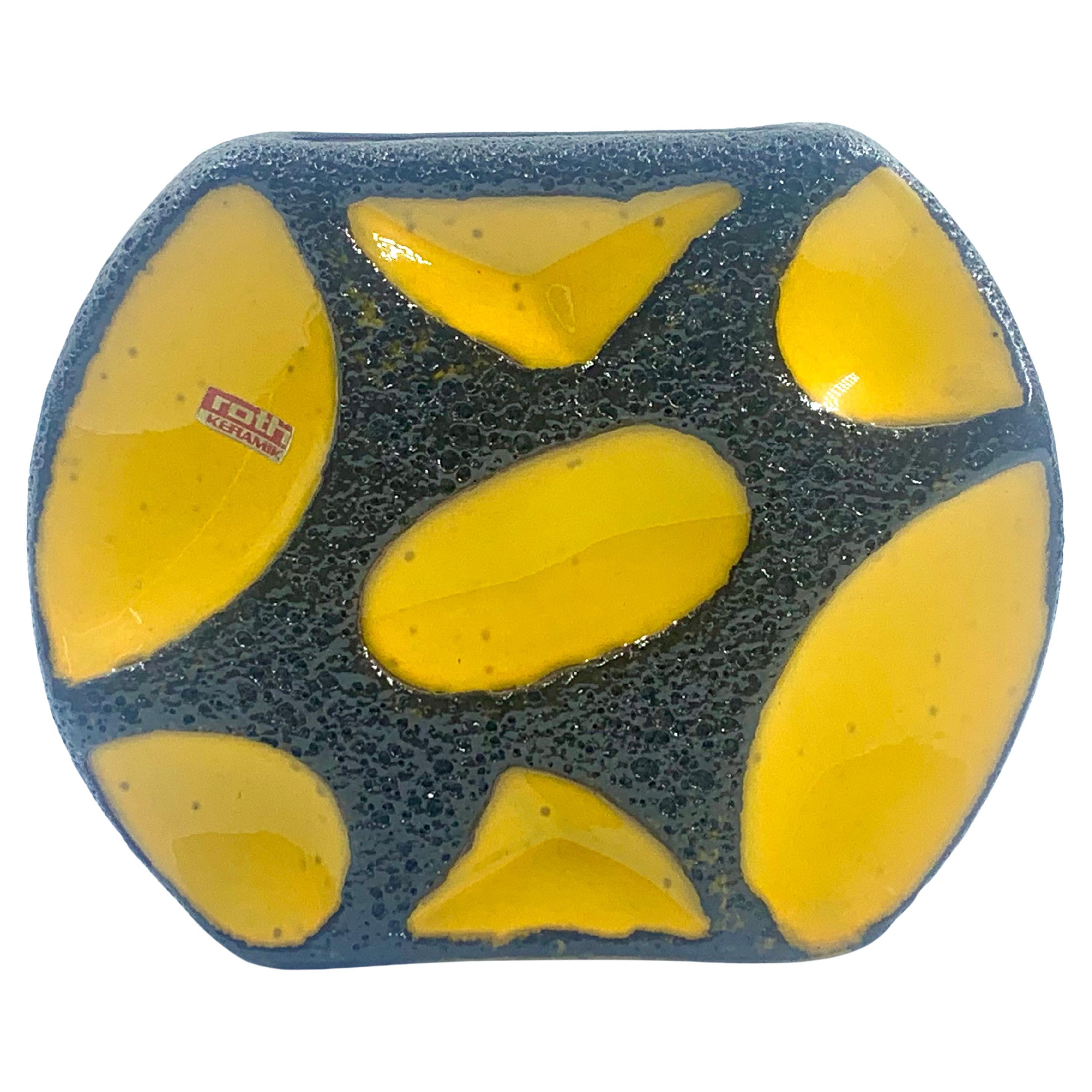 Jarrón redondo Roth Keramic esmaltado en lava amarilla y negra, Alemania Occidental, c.1970