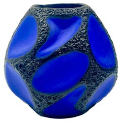 Blaue und schwarze Kugelvase aus Roth Keramik, Westdeutschland, um 1970.