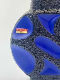 Roth Keramik Blaue und schwarze Lavaglasierte Krügevase, 23 cm, Westdeutschland, um 1970.