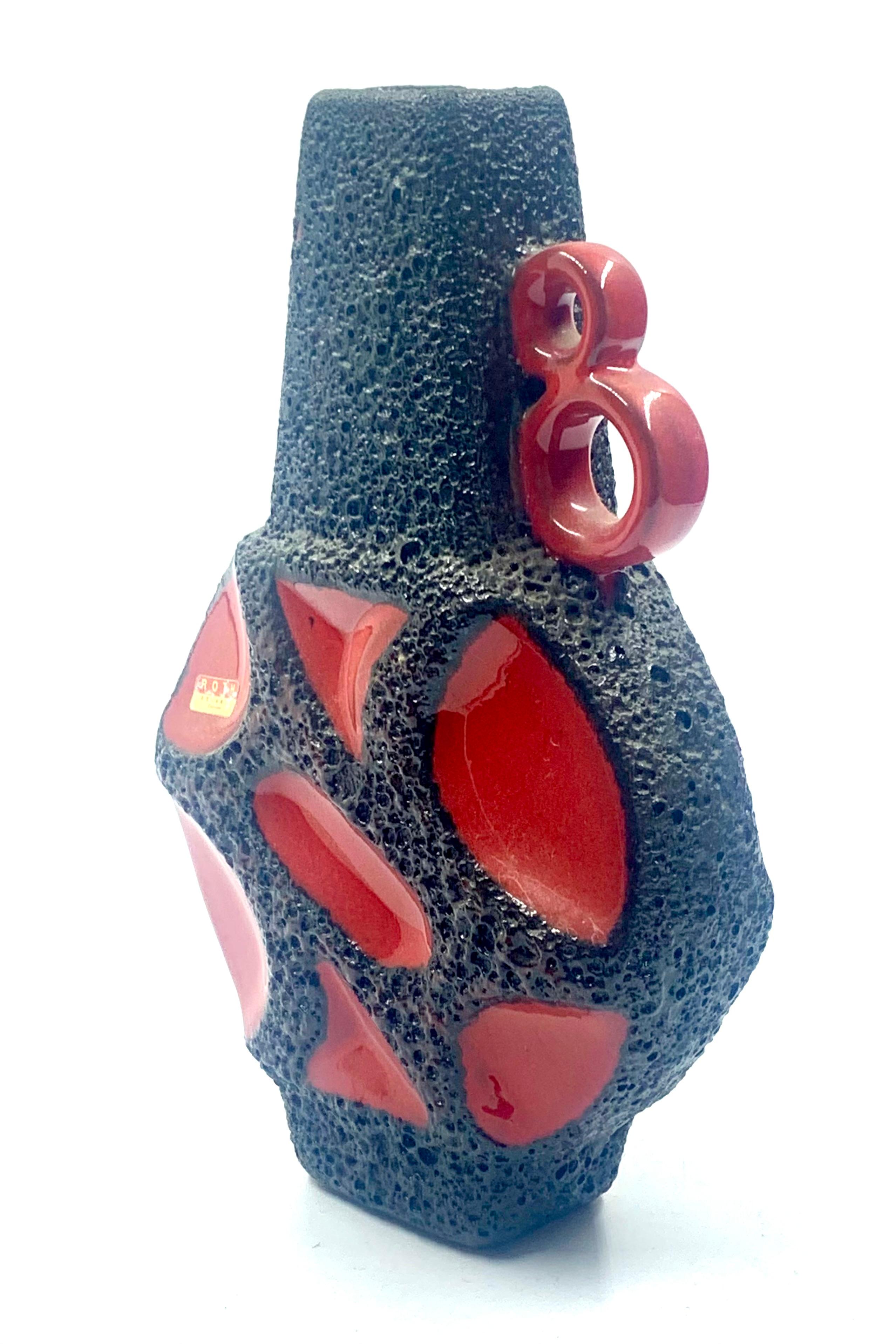 Jarrón Roth Keramik esmaltado en lava brillante roja y negra, Alemania Occidental, c.1970 Alemán en venta