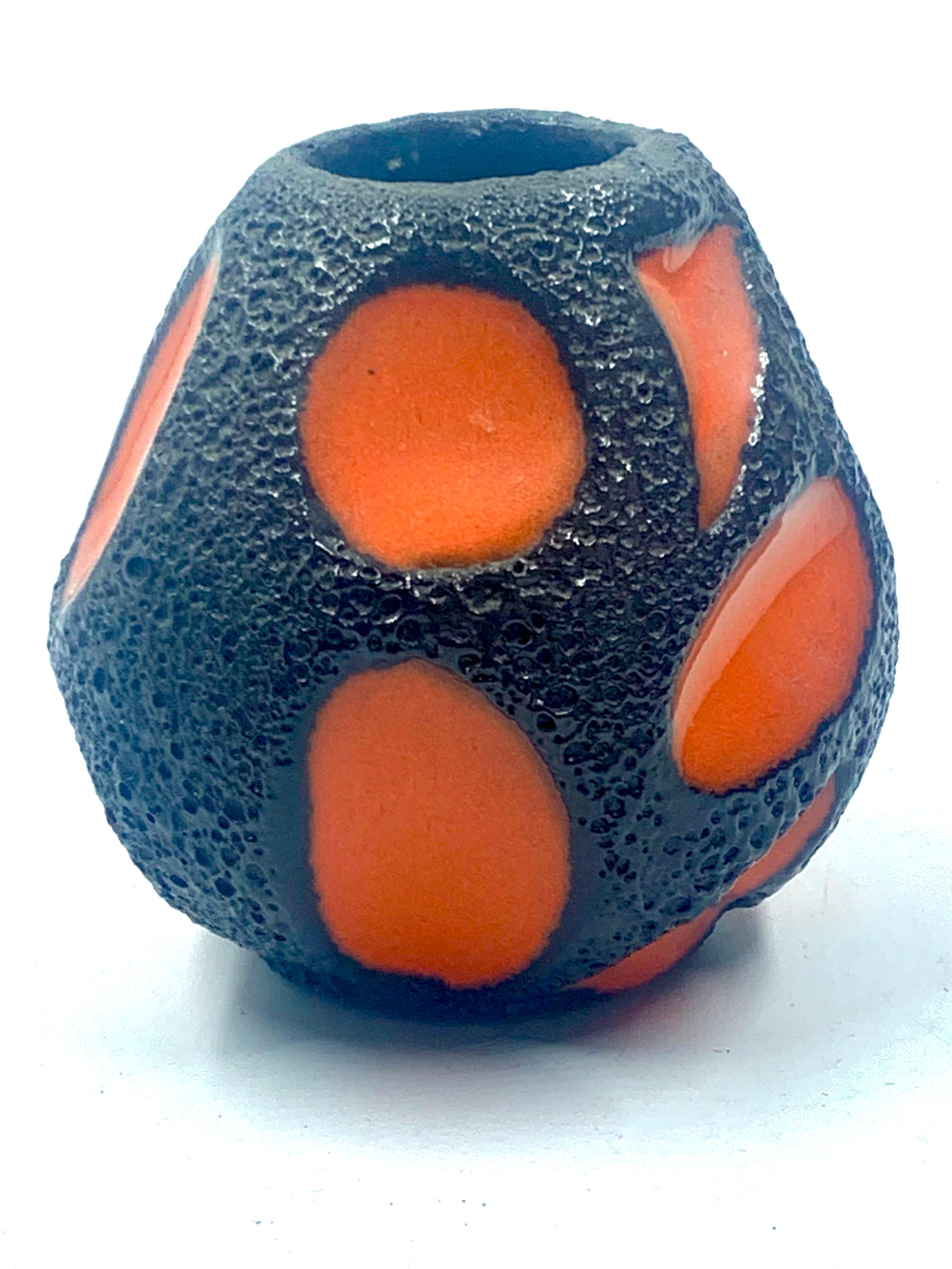 Stampato Vaso a sfera Roth Keramik arancione e nero, Germania Ovest, C.C. 1970 in vendita