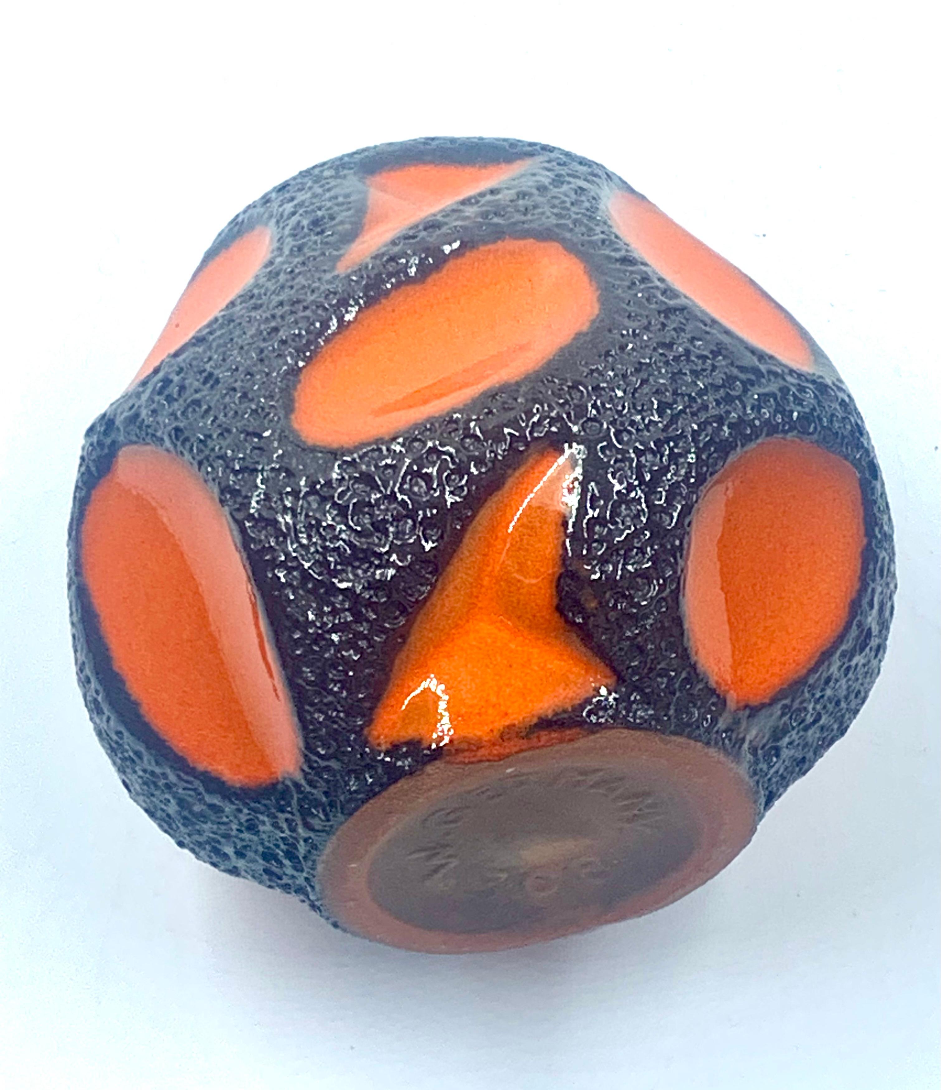 Ceramica Vaso a sfera Roth Keramik arancione e nero, Germania Ovest, C.C. 1970 in vendita