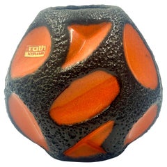 Jarrón bola naranja y negro Roth Keramik, Alemania Occidental, c.1970