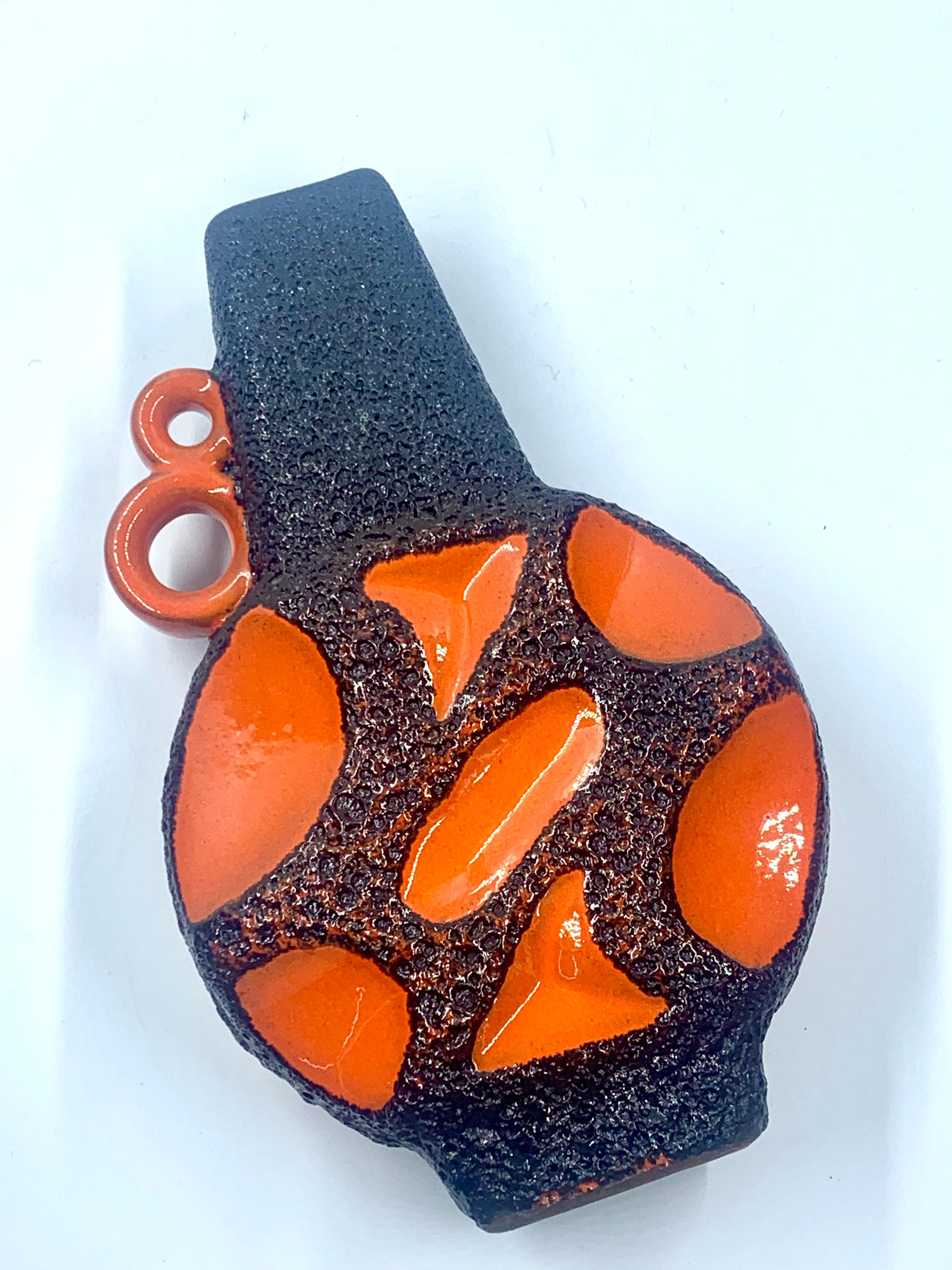 Roth Keramik Jarrón esmaltado en lava naranja y negra, Alemania Occidental, c.1970 en Bueno estado para la venta en Pymble, NSW