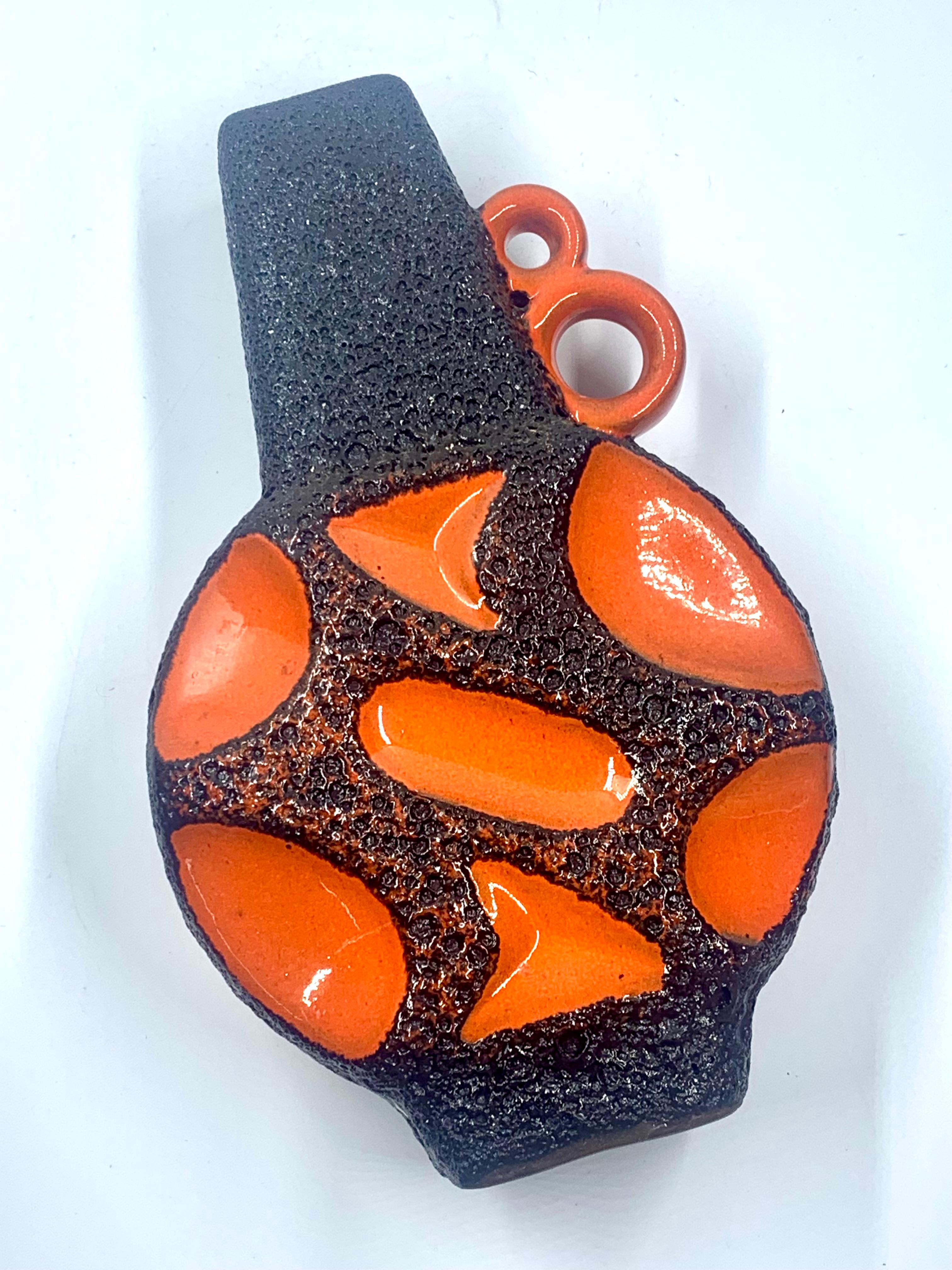 Roth Keramik Jarrón esmaltado en lava naranja y negra, Alemania Occidental, c.1970 finales del siglo XX en venta