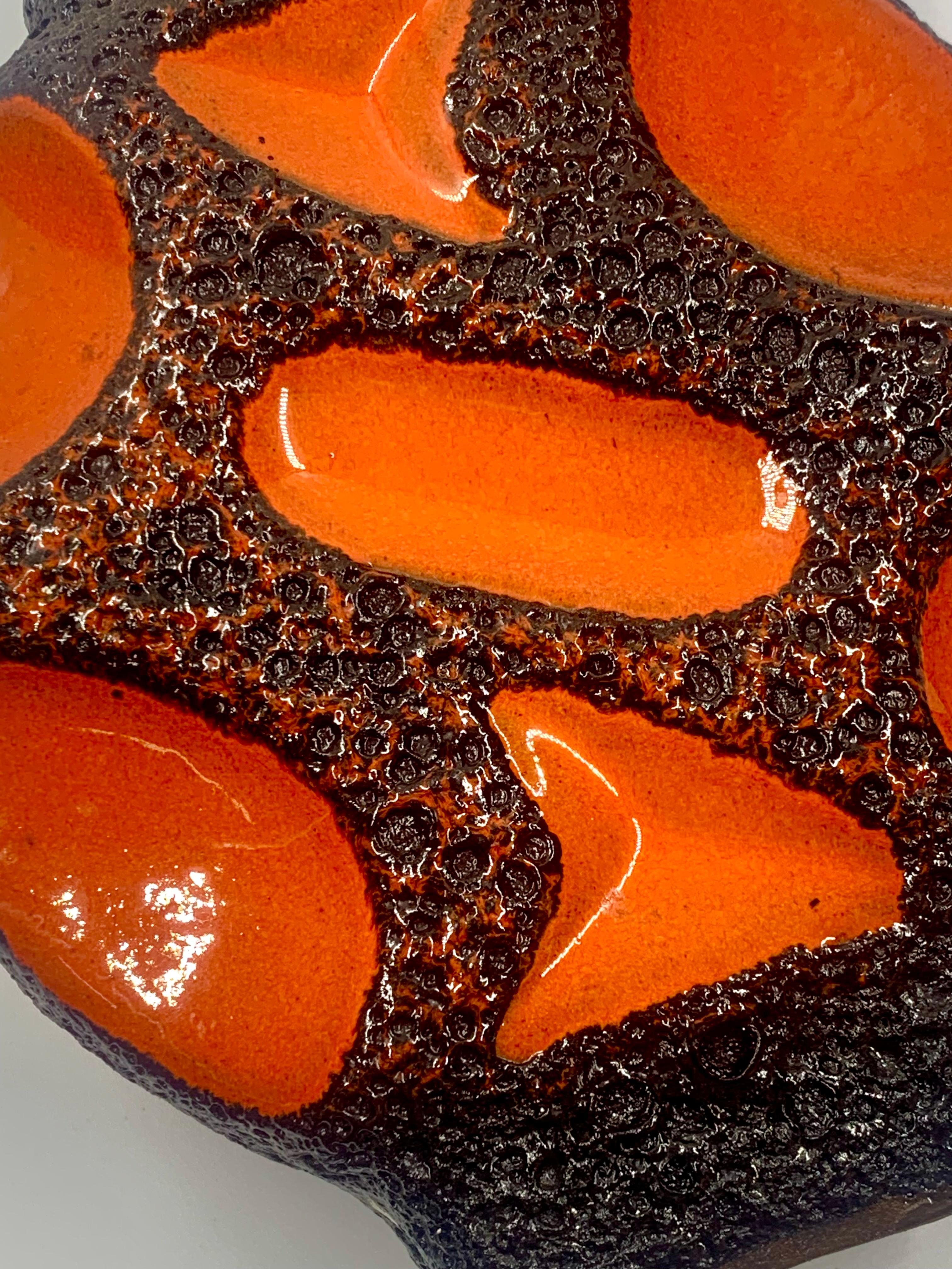 Roth Keramik Jarrón esmaltado en lava naranja y negra, Alemania Occidental, c.1970 en venta 1