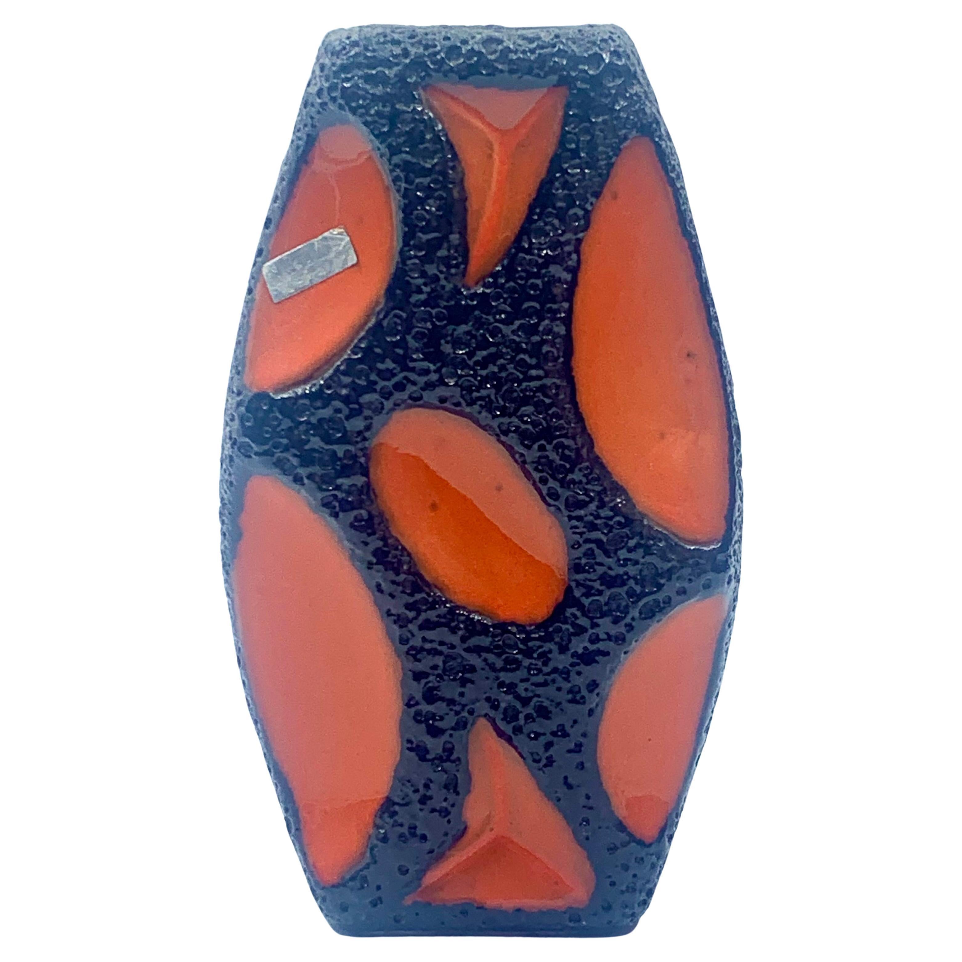 Jarrón Roth Keramik esmaltado en lava naranja y negra, Alemania Occidental, c.1970.