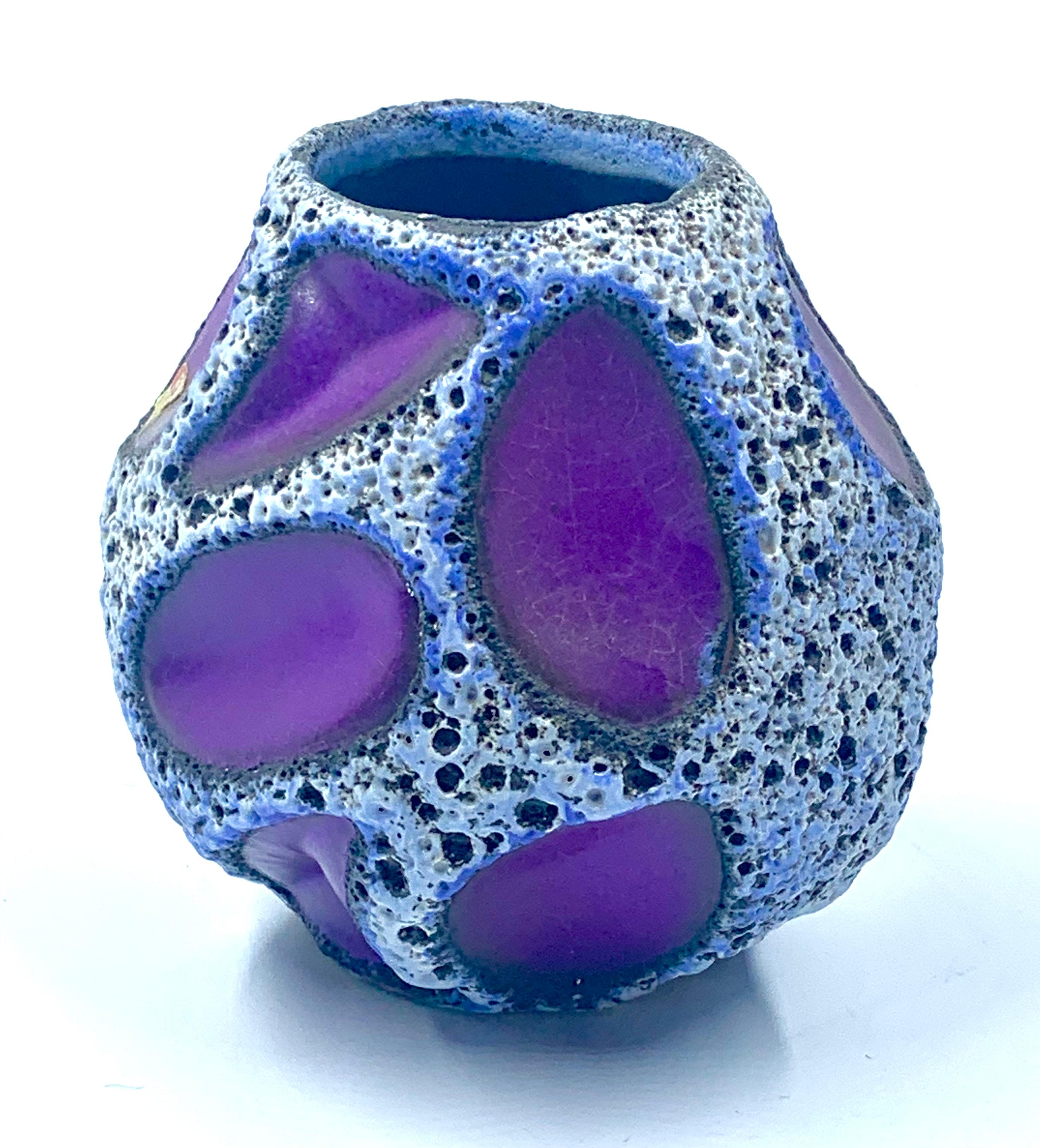 Mid-Century moderno Vaso a sfera Roth Keramik viola e bianco e nero, Germania Ovest, C.C. 1970 in vendita