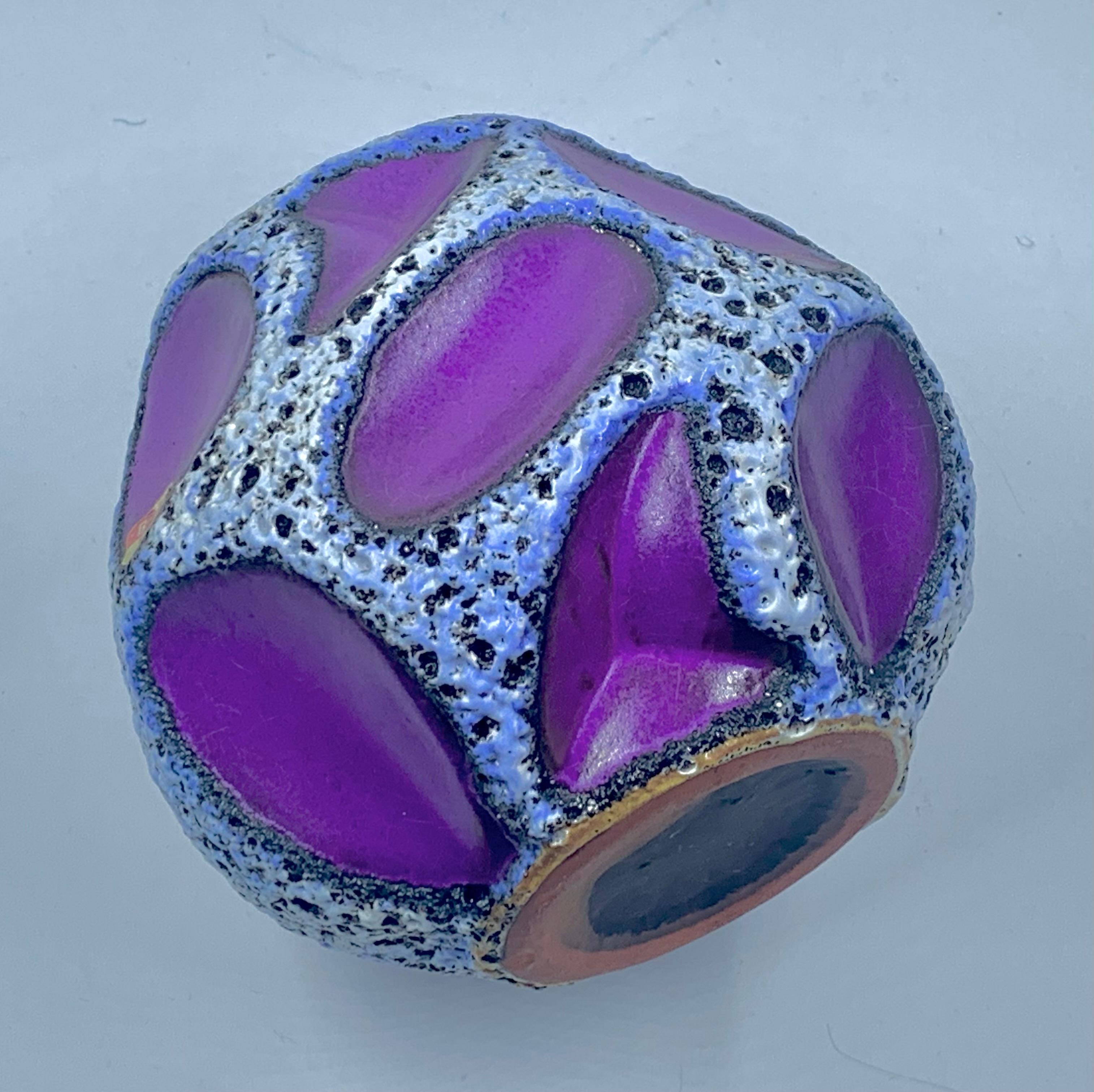 Ceramica Vaso a sfera Roth Keramik viola e bianco e nero, Germania Ovest, C.C. 1970 in vendita