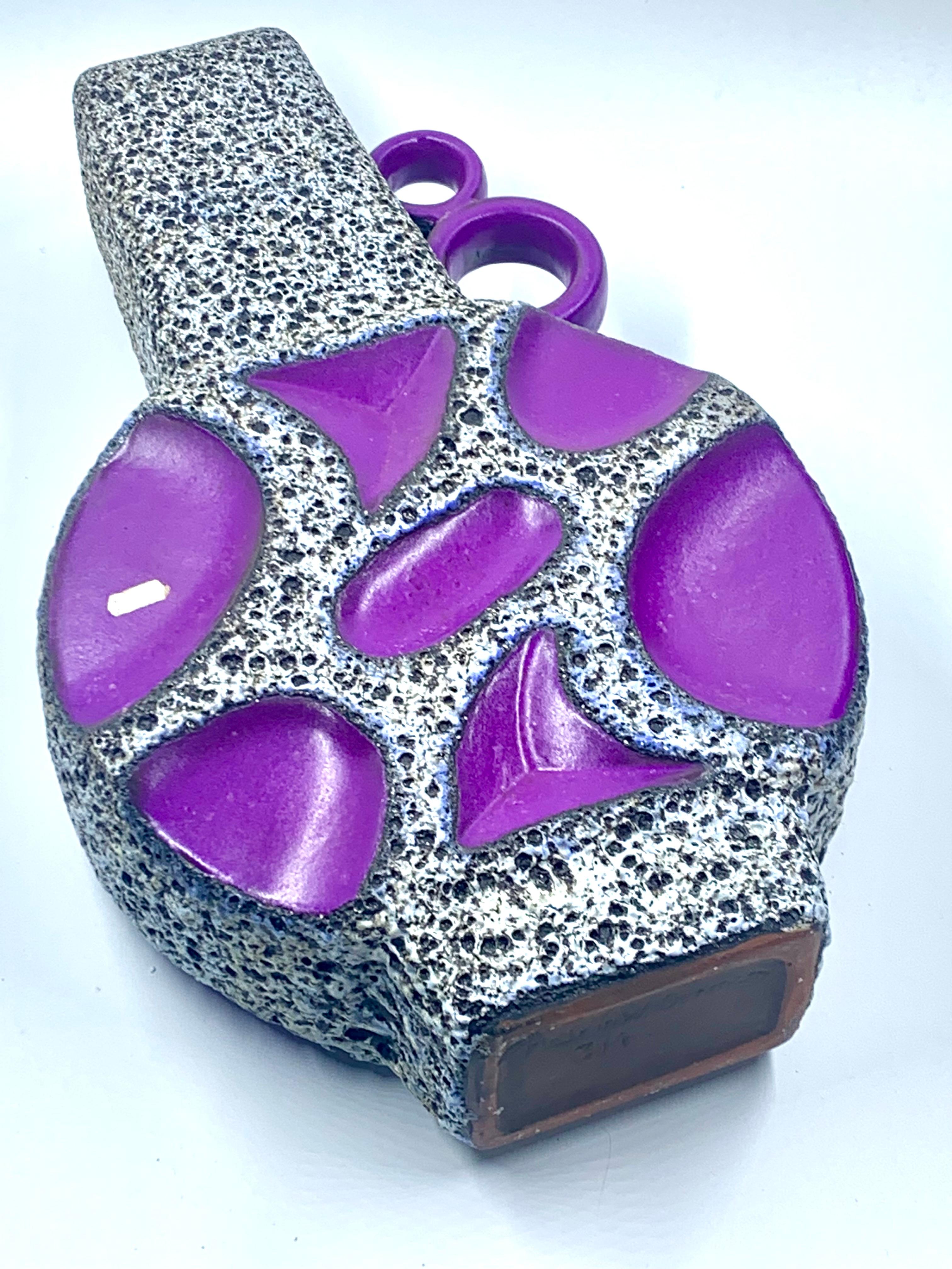 Roth Keramik morado y esmalte de lava blanco y negro, 41 cm, Alemania Occidental, c. 1970. en venta 2