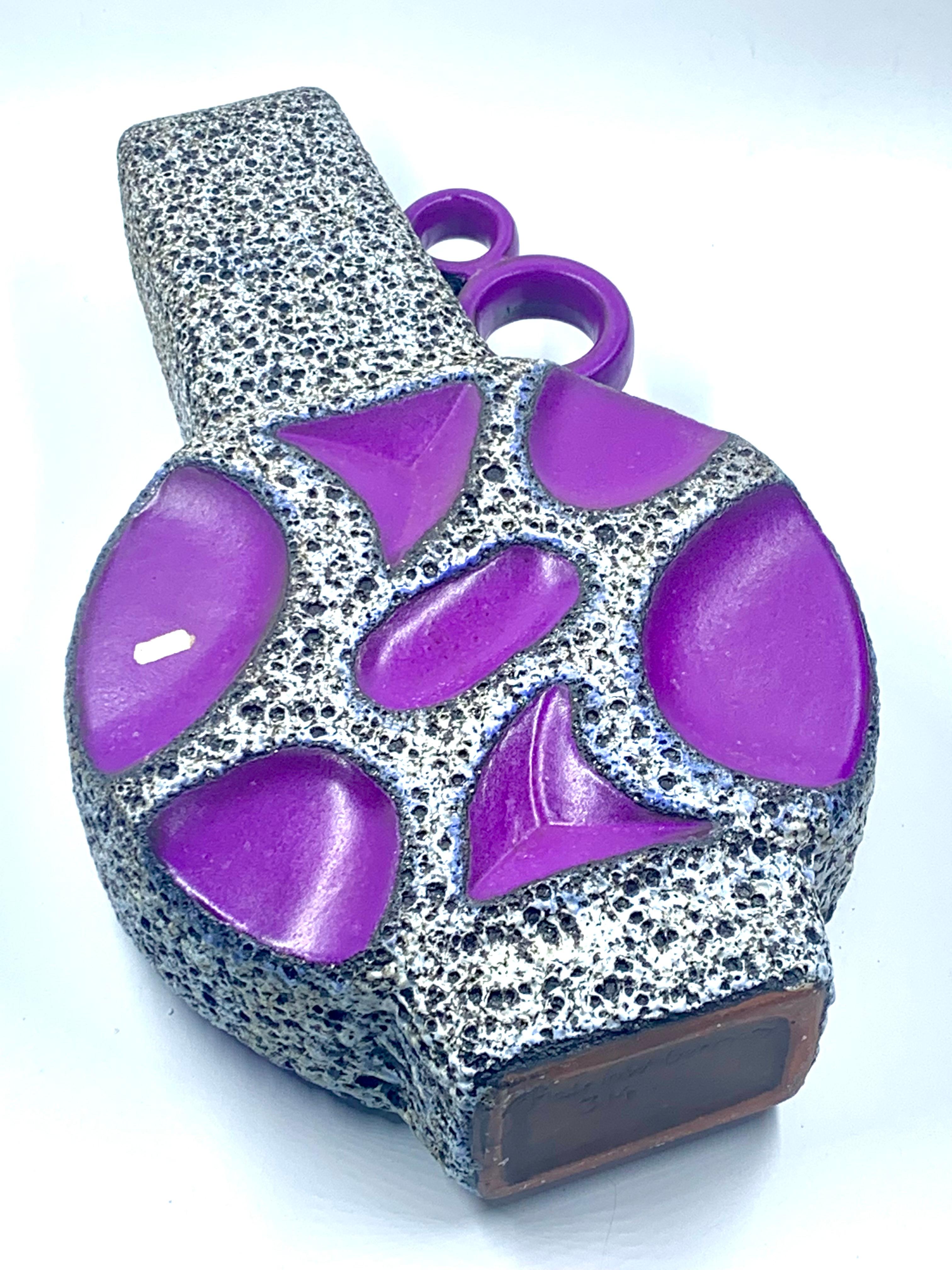 Roth Keramik morado y esmalte de lava blanco y negro, 41 cm, Alemania Occidental, c. 1970. en venta 3