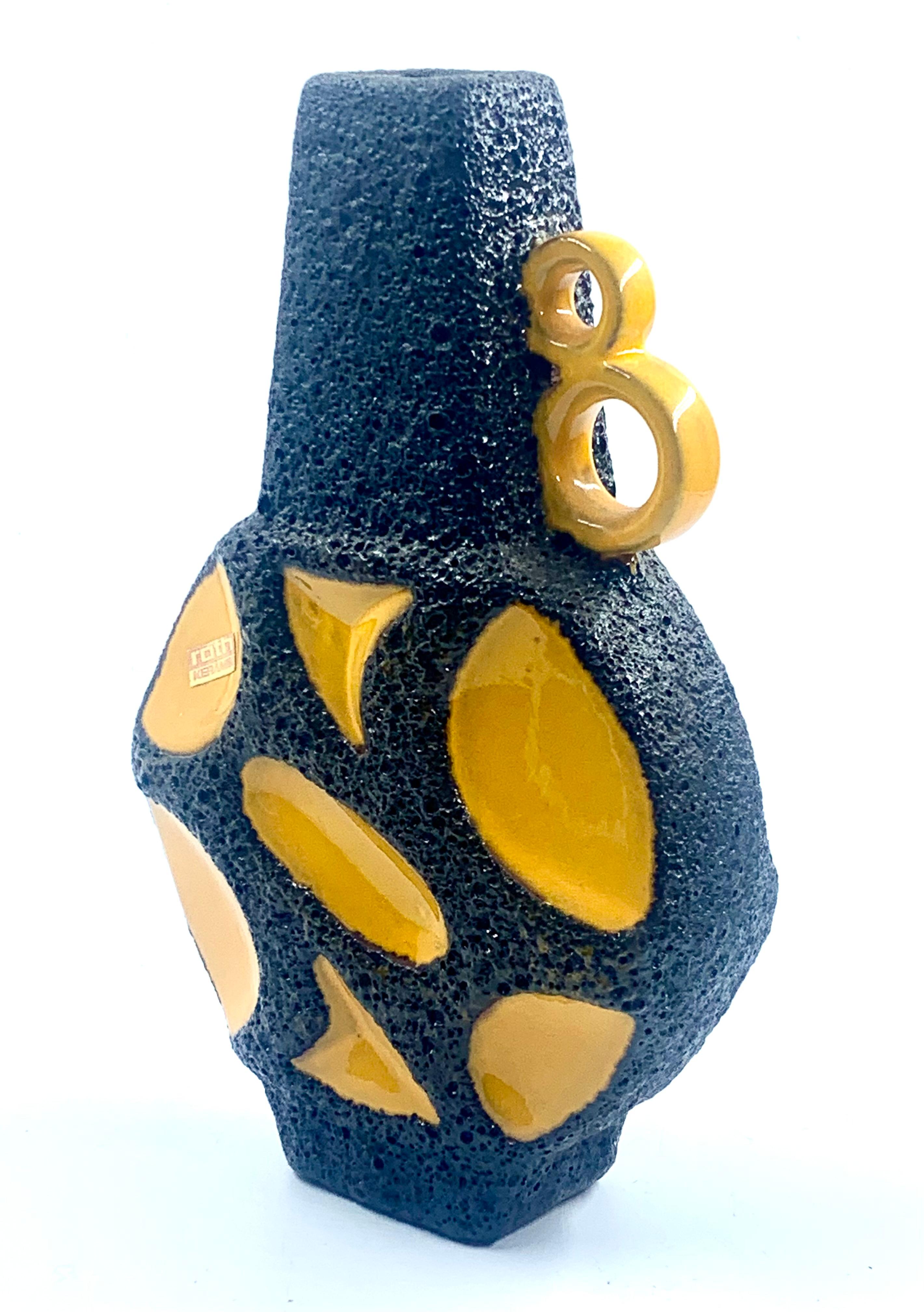 Roth Keramik raro jarrón esmaltado en lava amarilla y negra, Alemania Occidental, c.1970 Moldeado en venta